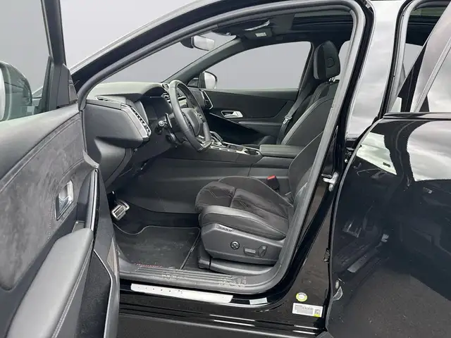 DS Automobiles DS 7 view 11