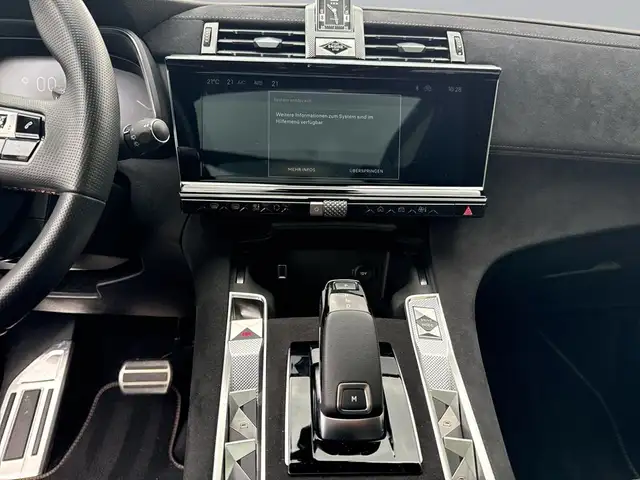 DS Automobiles DS 7 view 12
