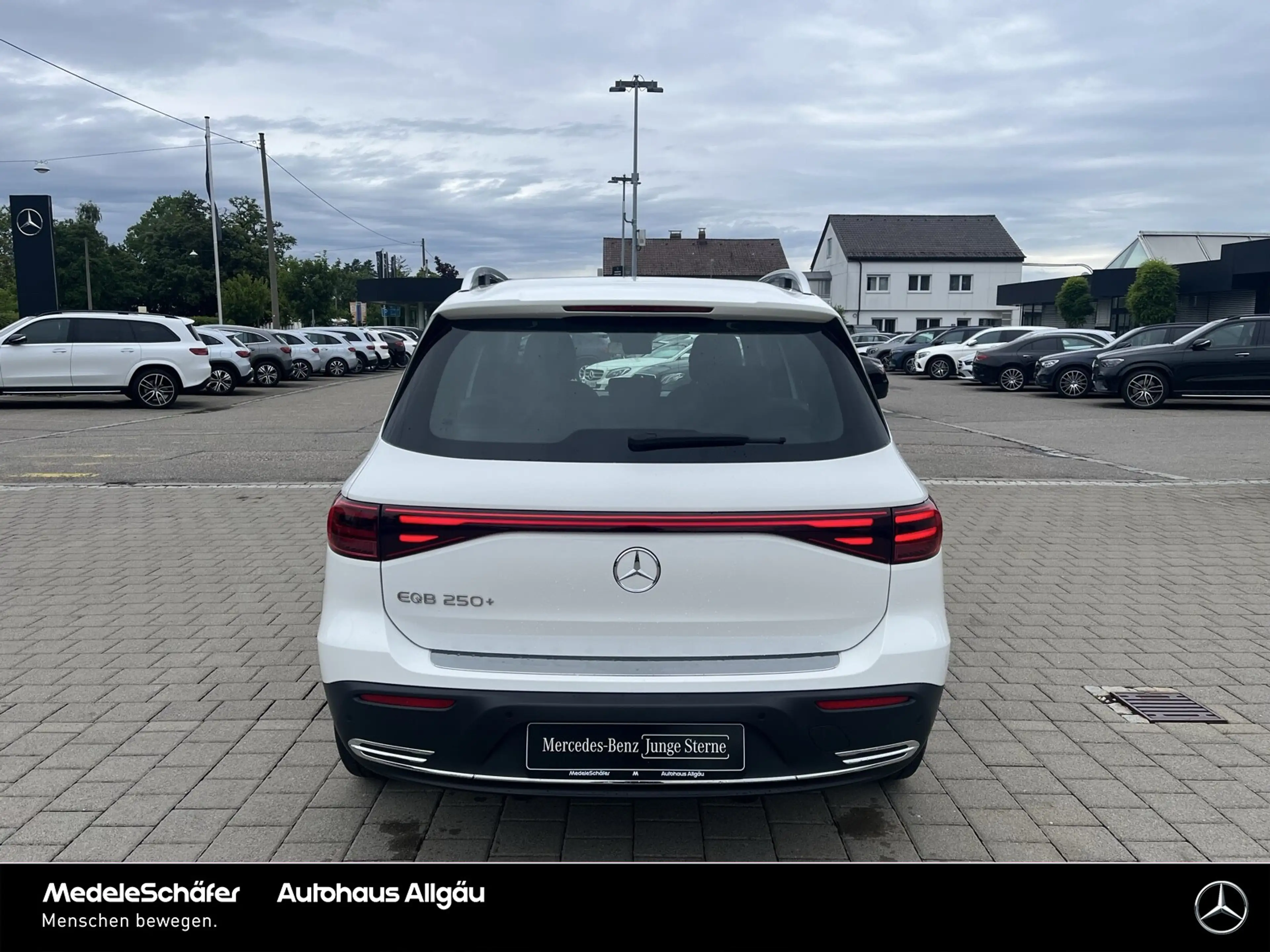 Mercedes-Benz EQB 250 EQB 250+ Progressive Pano AHK Vorr.-Distronic LED — photo 4