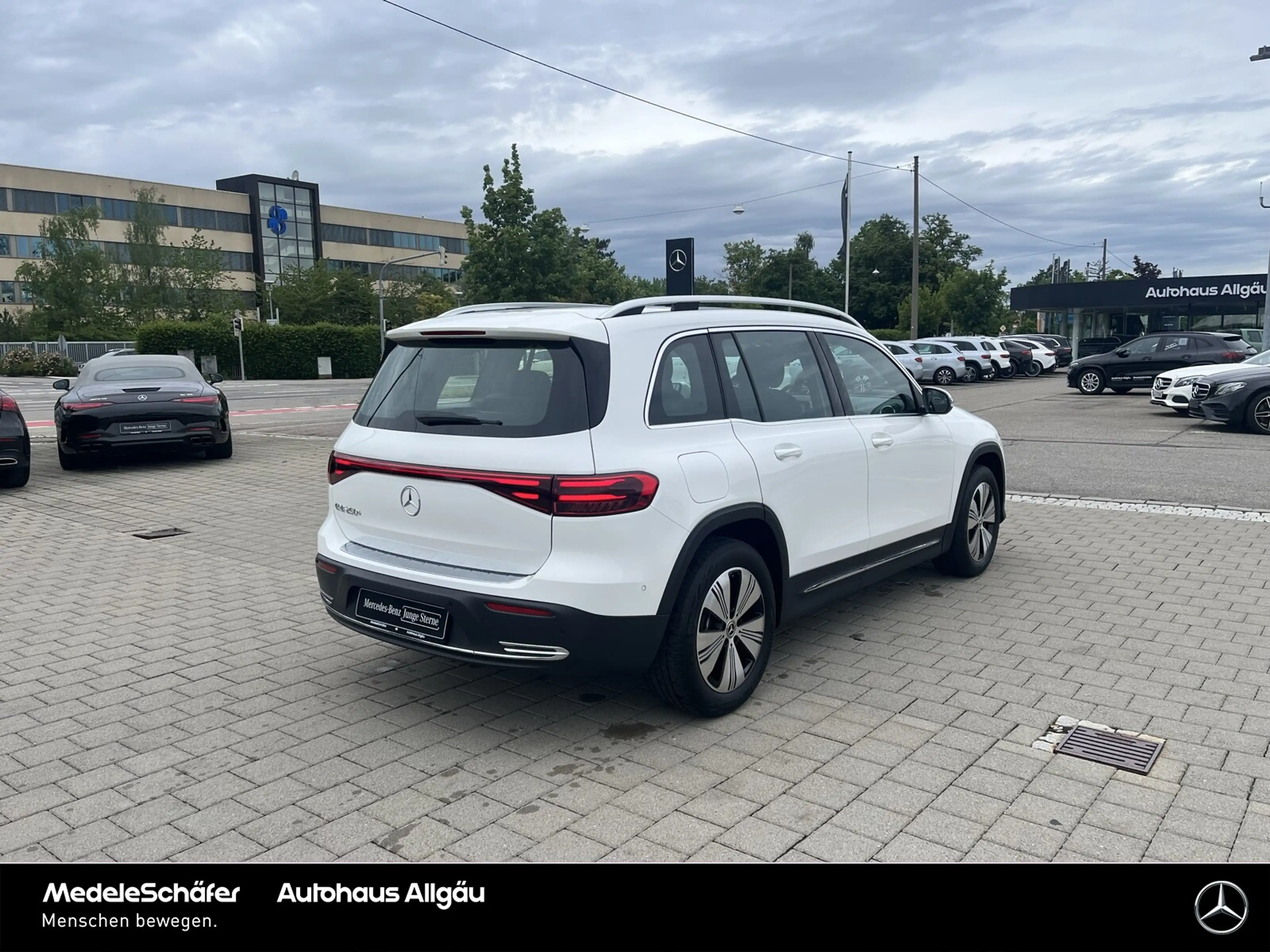 Mercedes-Benz EQB 250 EQB 250+ Progressive Pano AHK Vorr.-Distronic LED — photo 5
