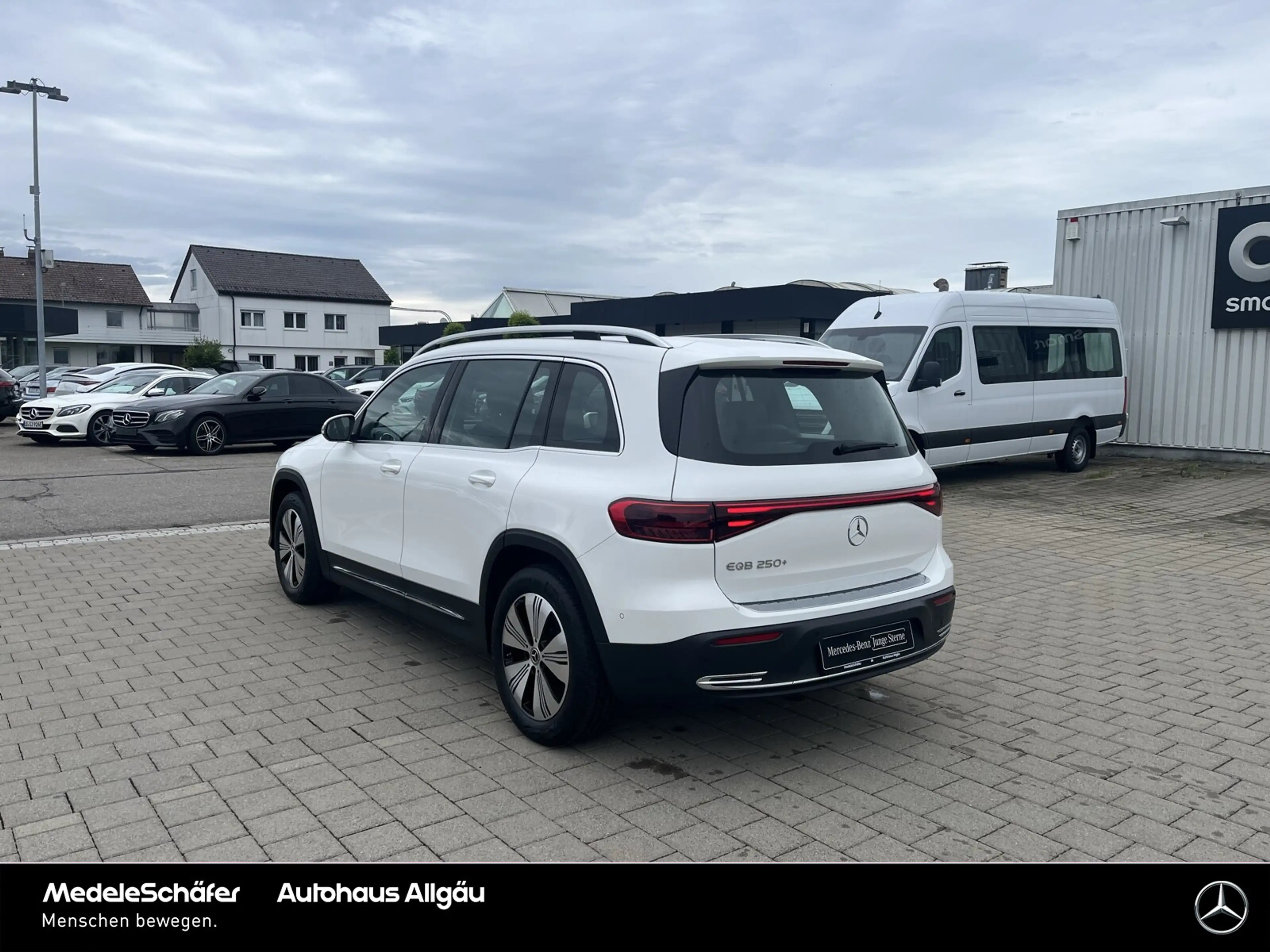 Mercedes-Benz EQB 250 EQB 250+ Progressive Pano AHK Vorr.-Distronic LED — photo 3