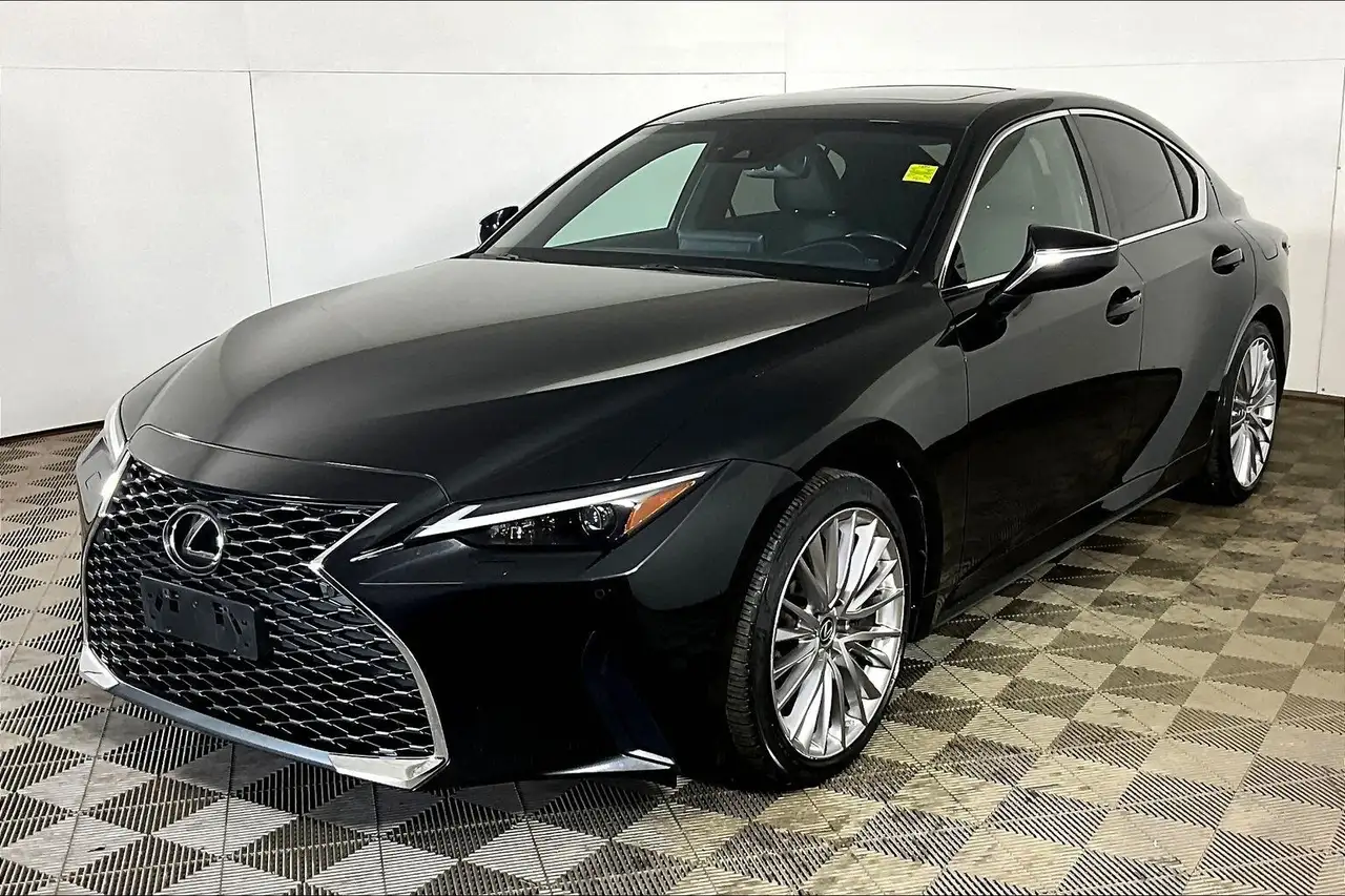 2021 Lexus IS
