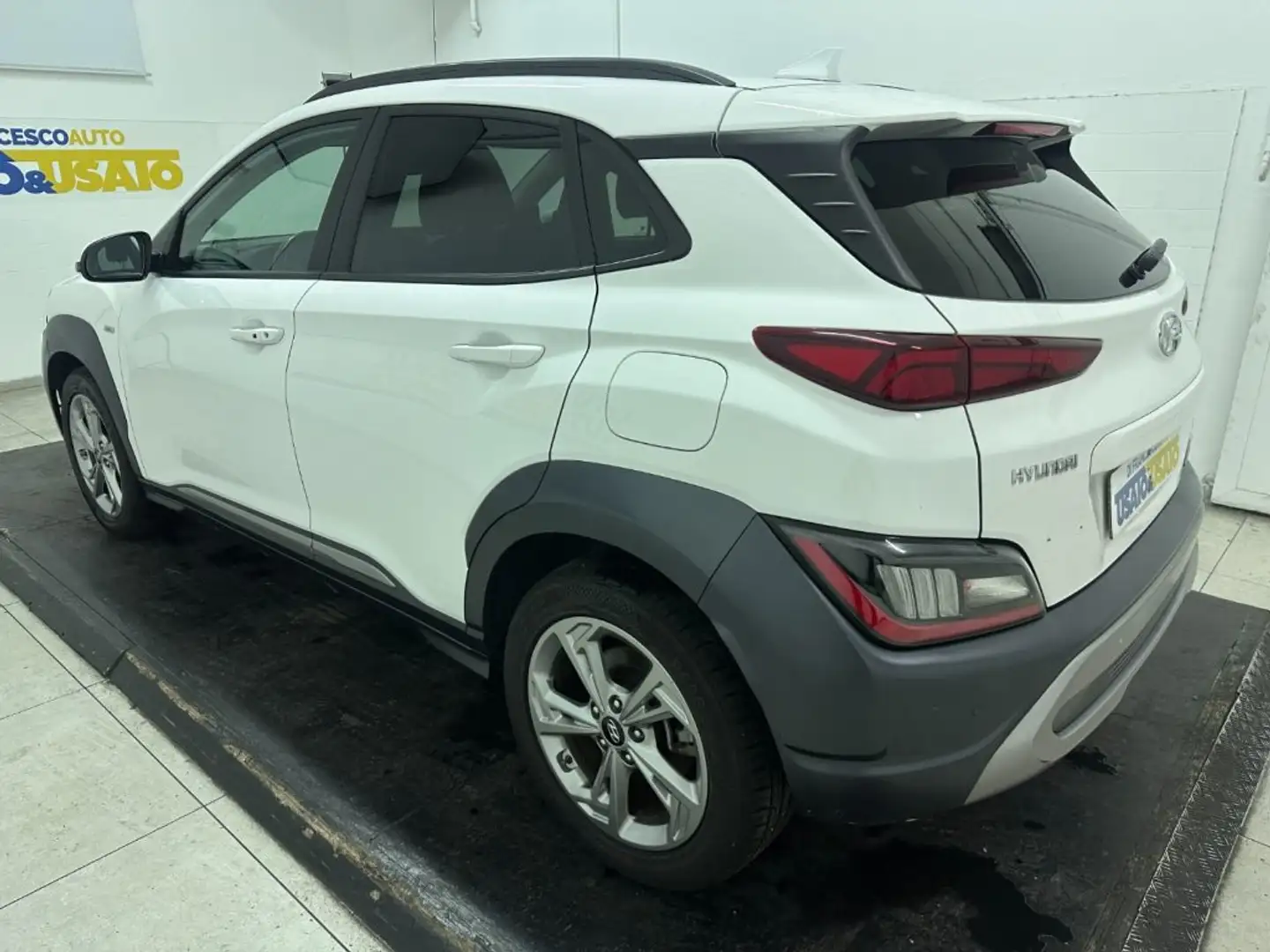 Hyundai KONA 1.0 t-gdi 48V Xline Safety Pack 2wd 120cv imt Bianco - 2