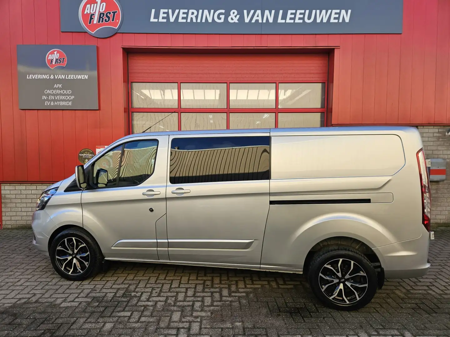 Ford Transit Custom 300 2.0 TDCI L2H1 Limited Dubbel Cabine Automaat/ Zilver - 2