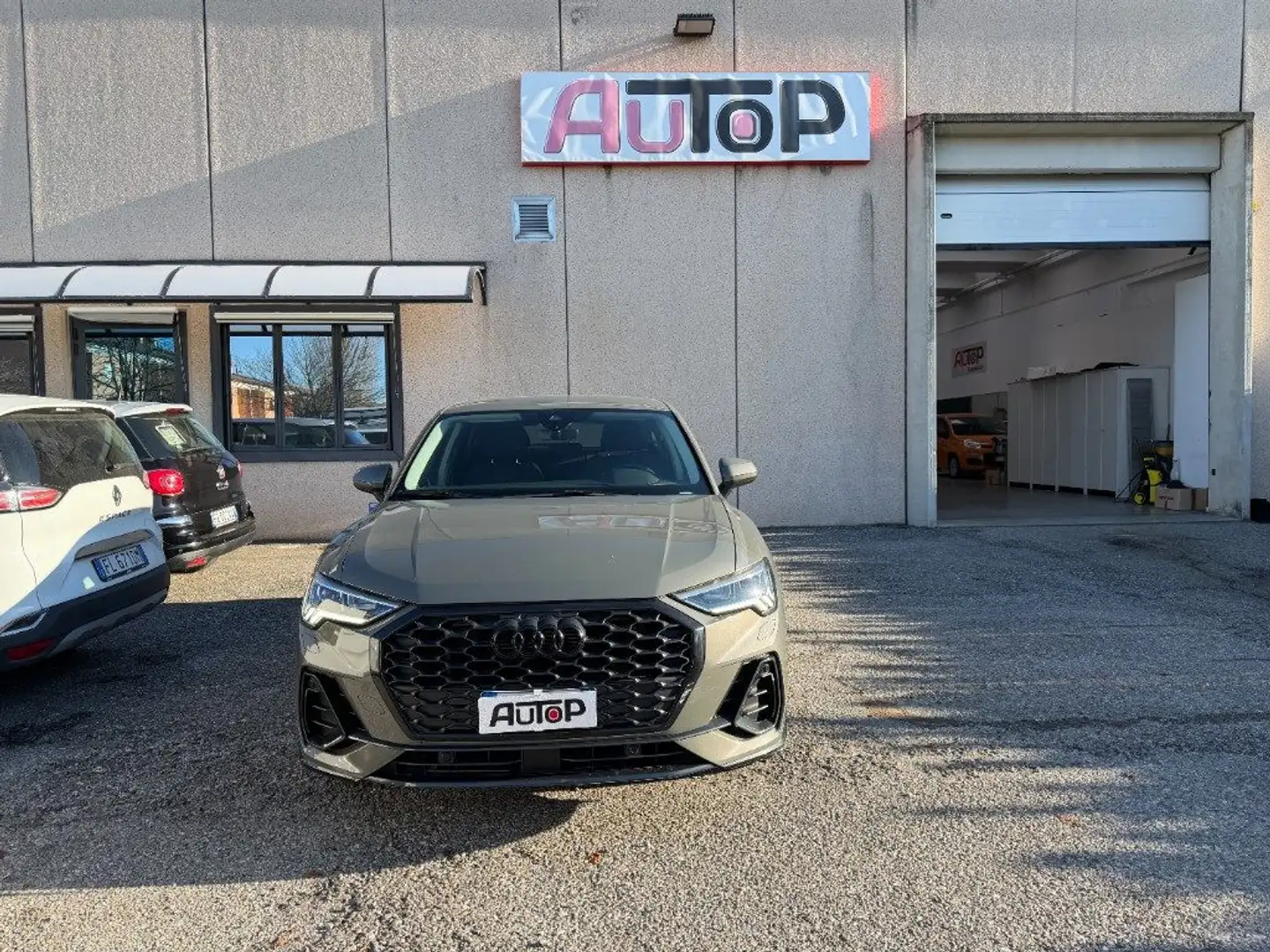 Audi Q3 SPB 35 TFSI S tronic Business Plus Grün - 2