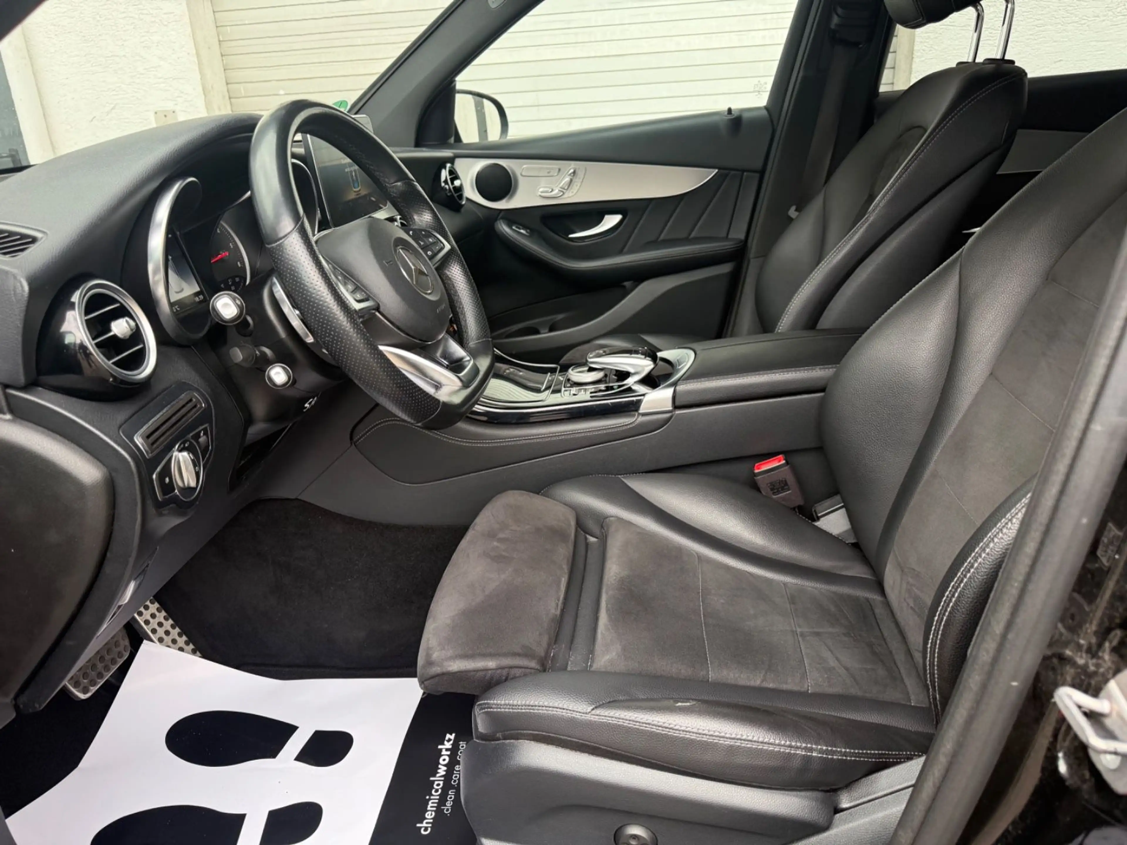 Mercedes-Benz GLC 350 d 4Matic AMG Line Motor 50Km — photo 12