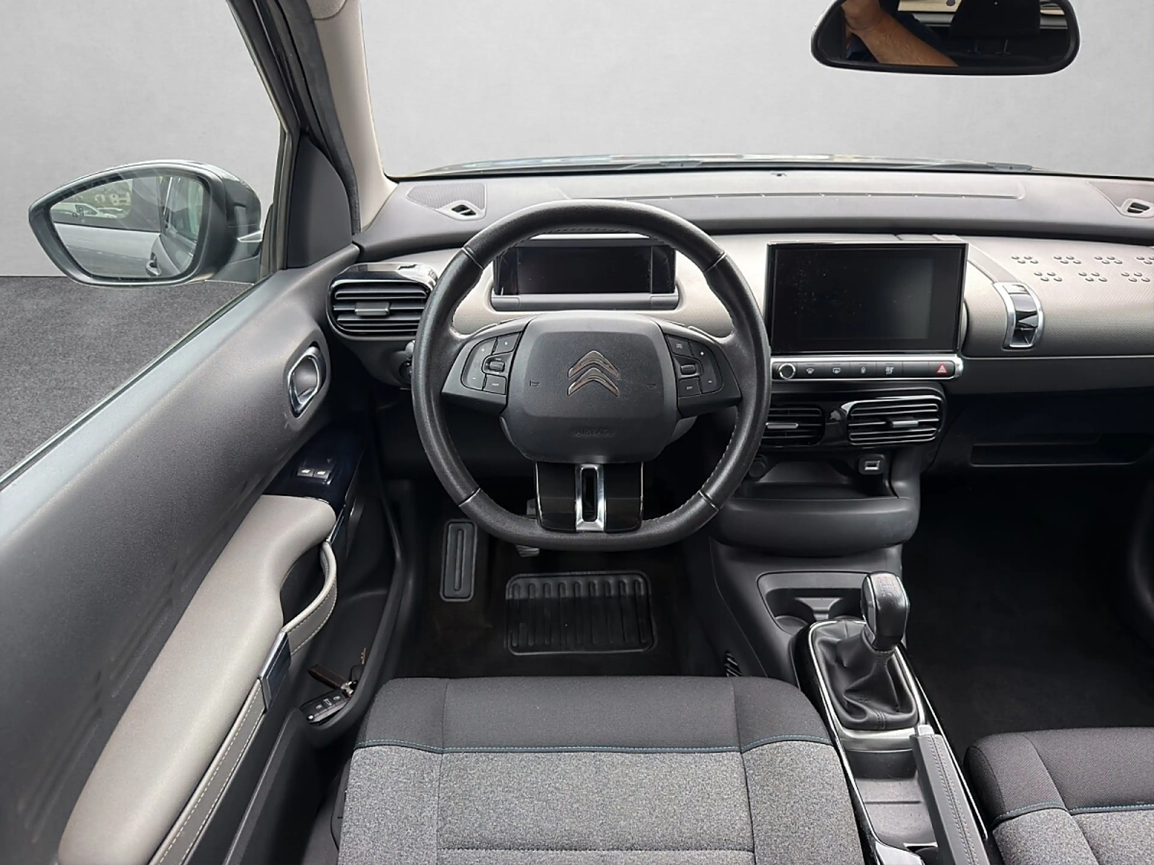 Citroen C4 Cactus 1,2 e-THP 110 Shine — photo 11