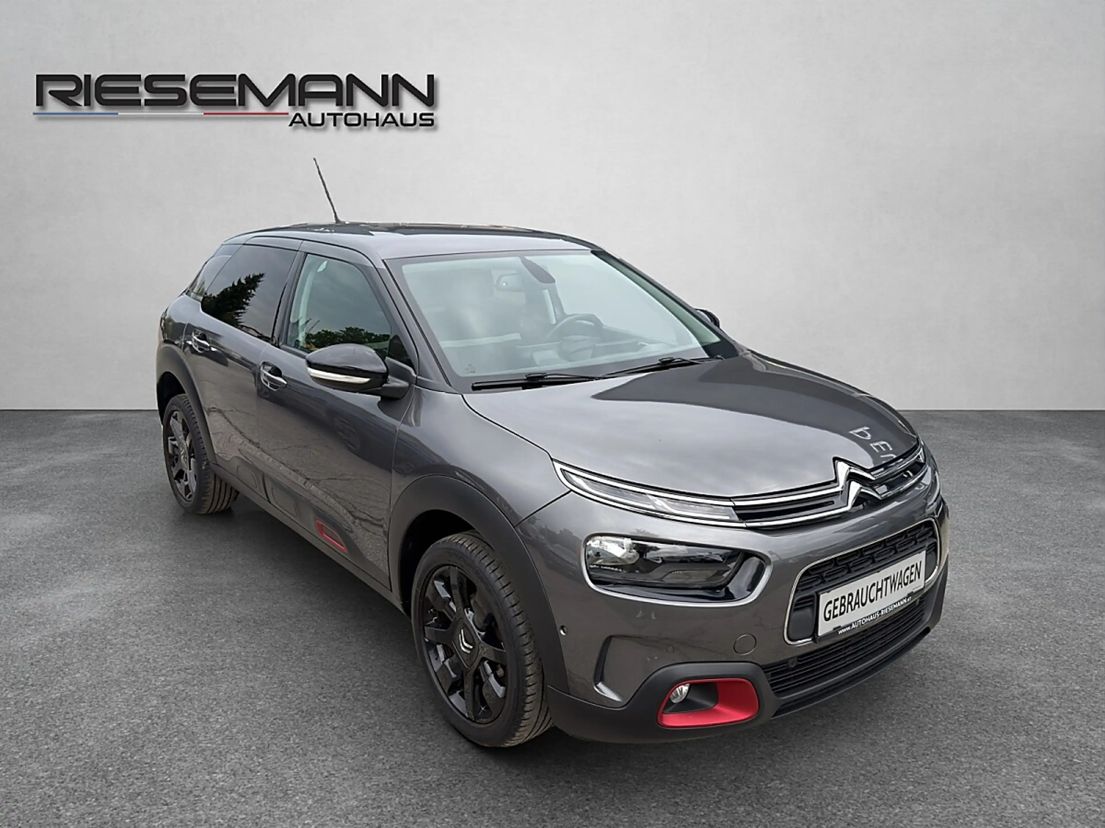 Citroen C4 Cactus 1,2 e-THP 110 Shine — photo 8