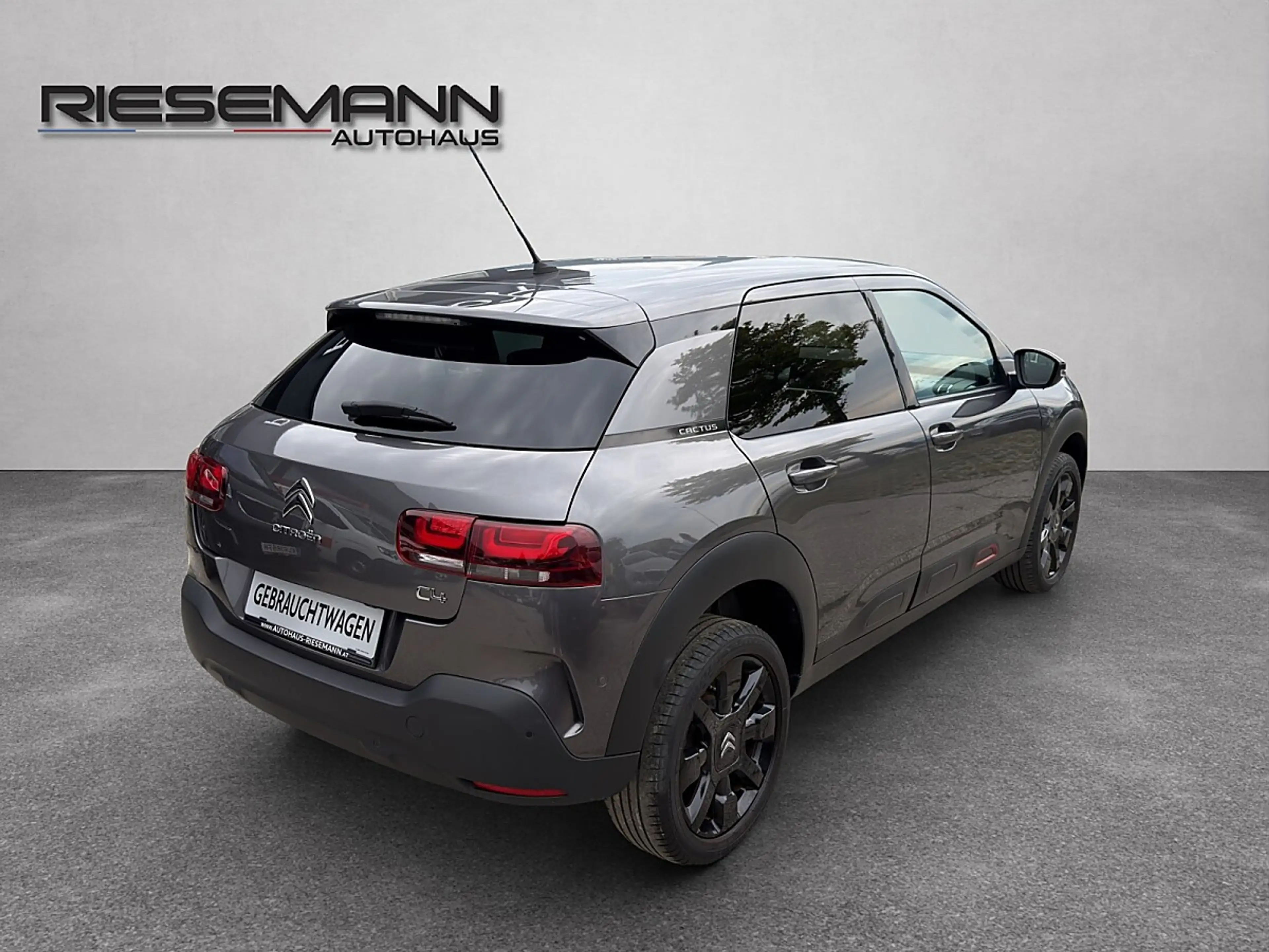 Citroen C4 Cactus 1,2 e-THP 110 Shine — photo 4