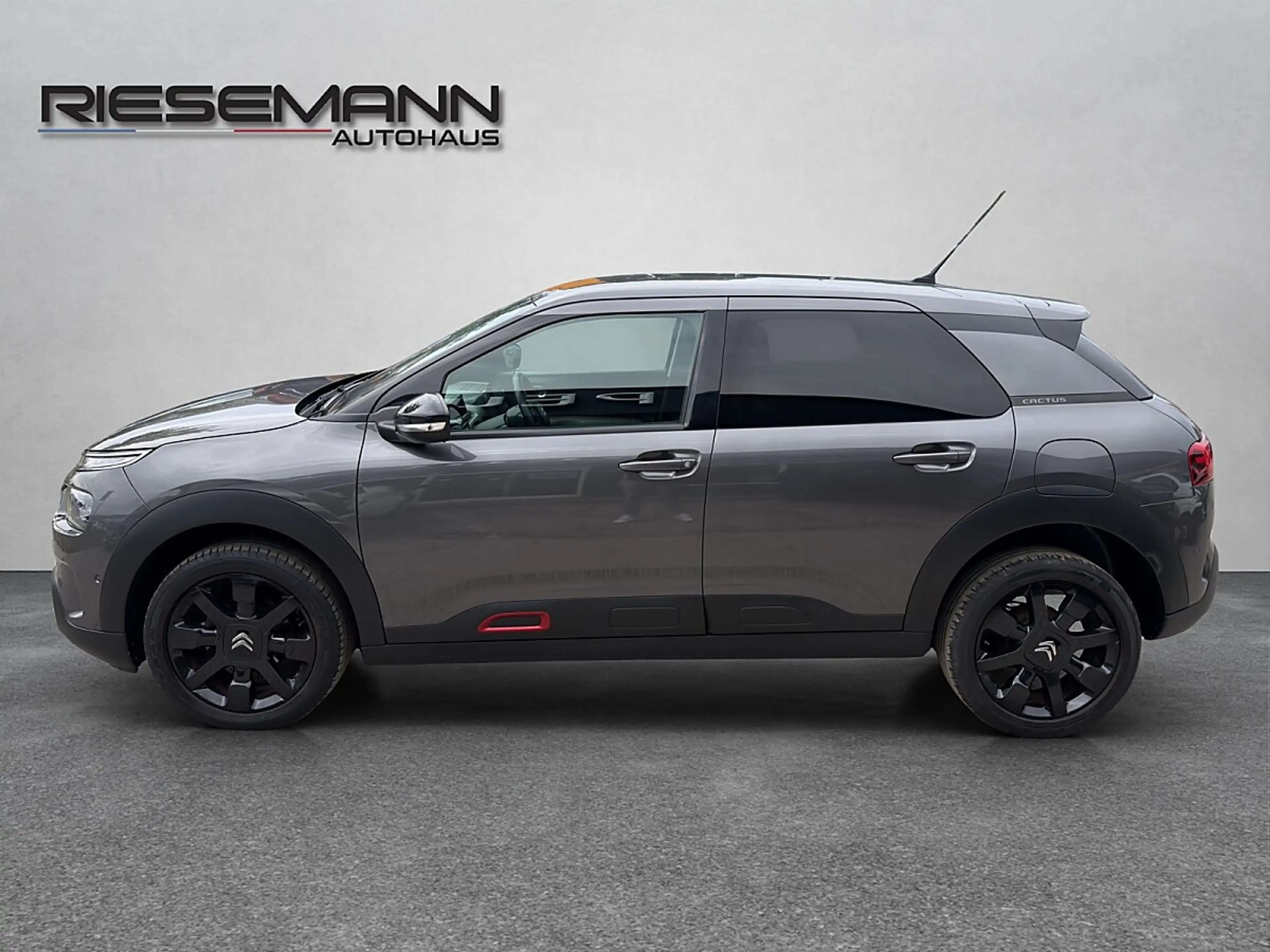 Citroen C4 Cactus 1,2 e-THP 110 Shine — photo 2