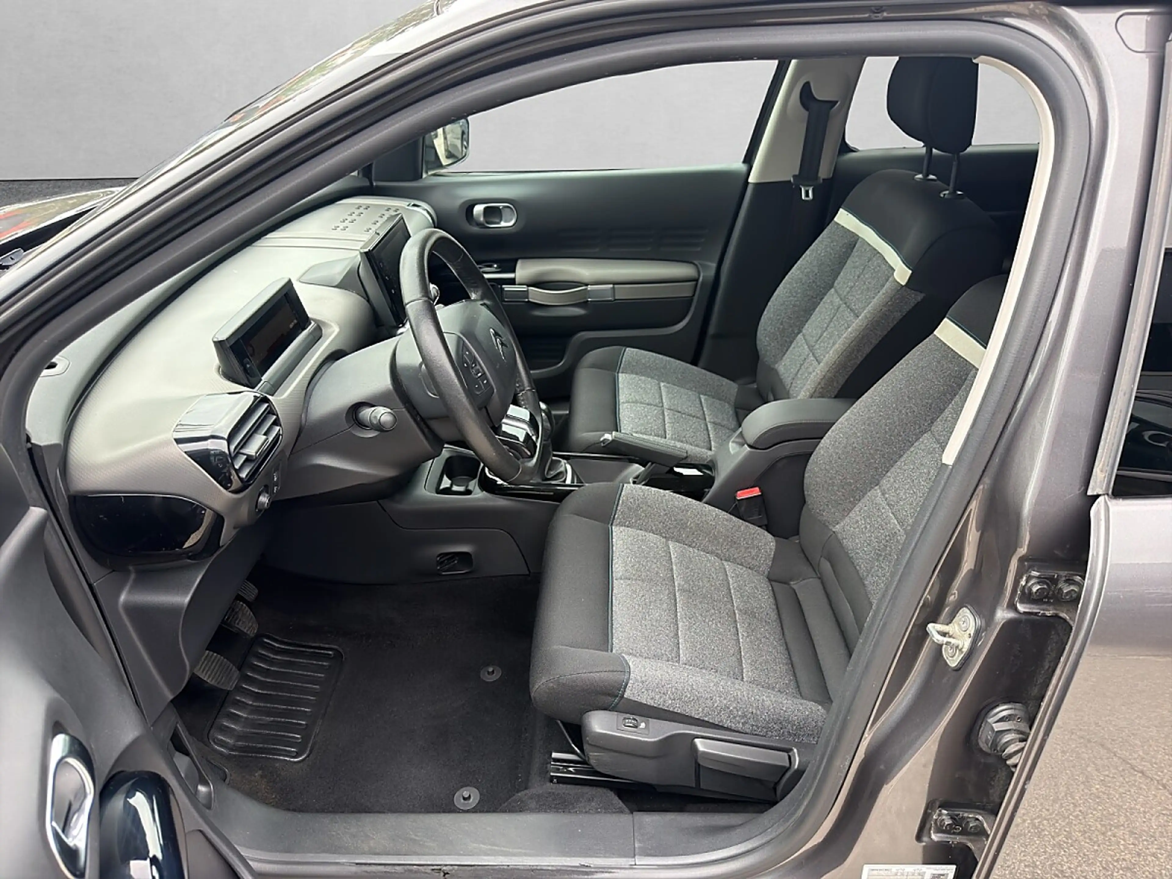Citroen C4 Cactus 1,2 e-THP 110 Shine — photo 9