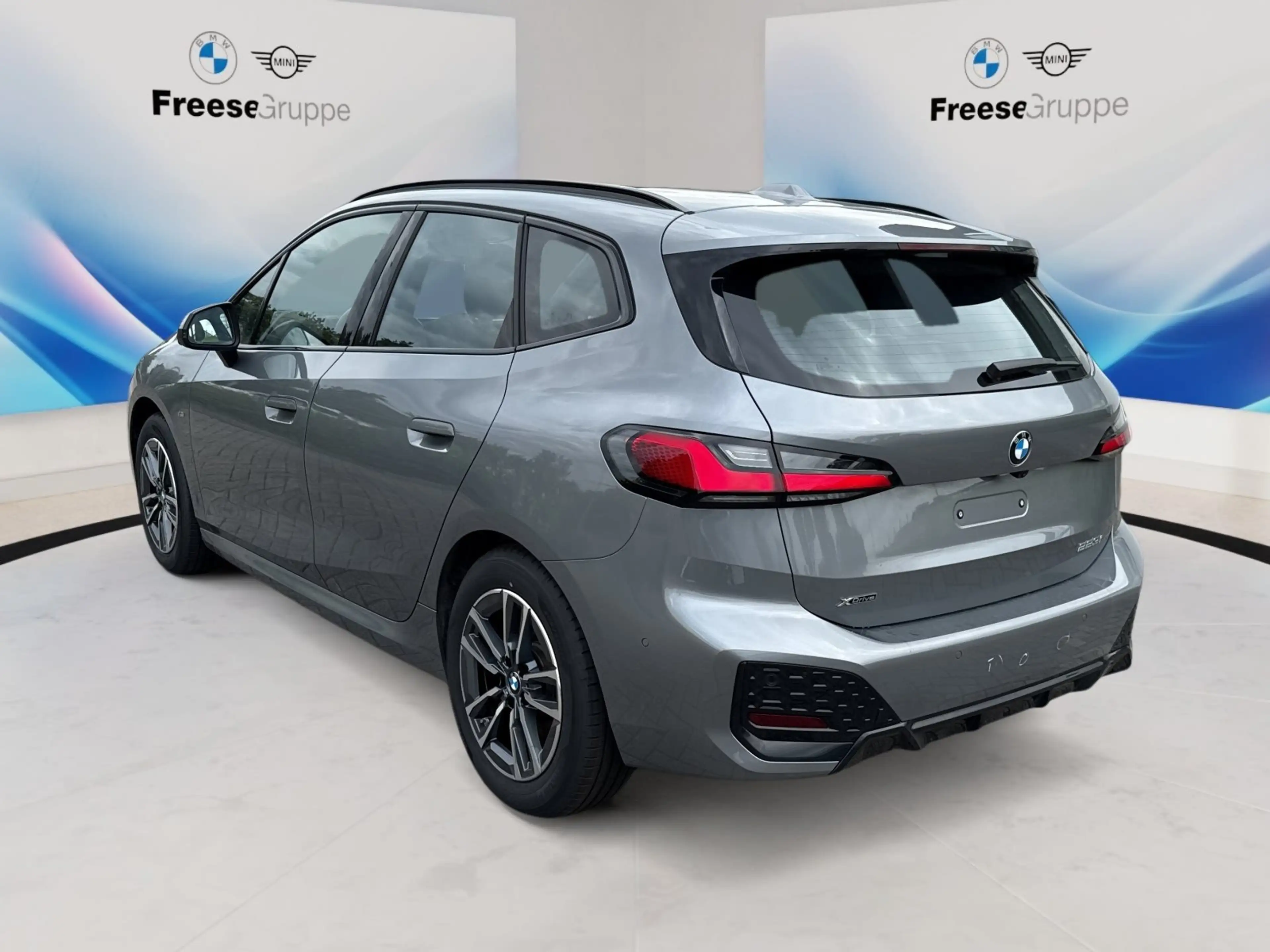 BMW 223 i xDrive Active Tourer AHK 360° HEAD-UP PANO — photo 4