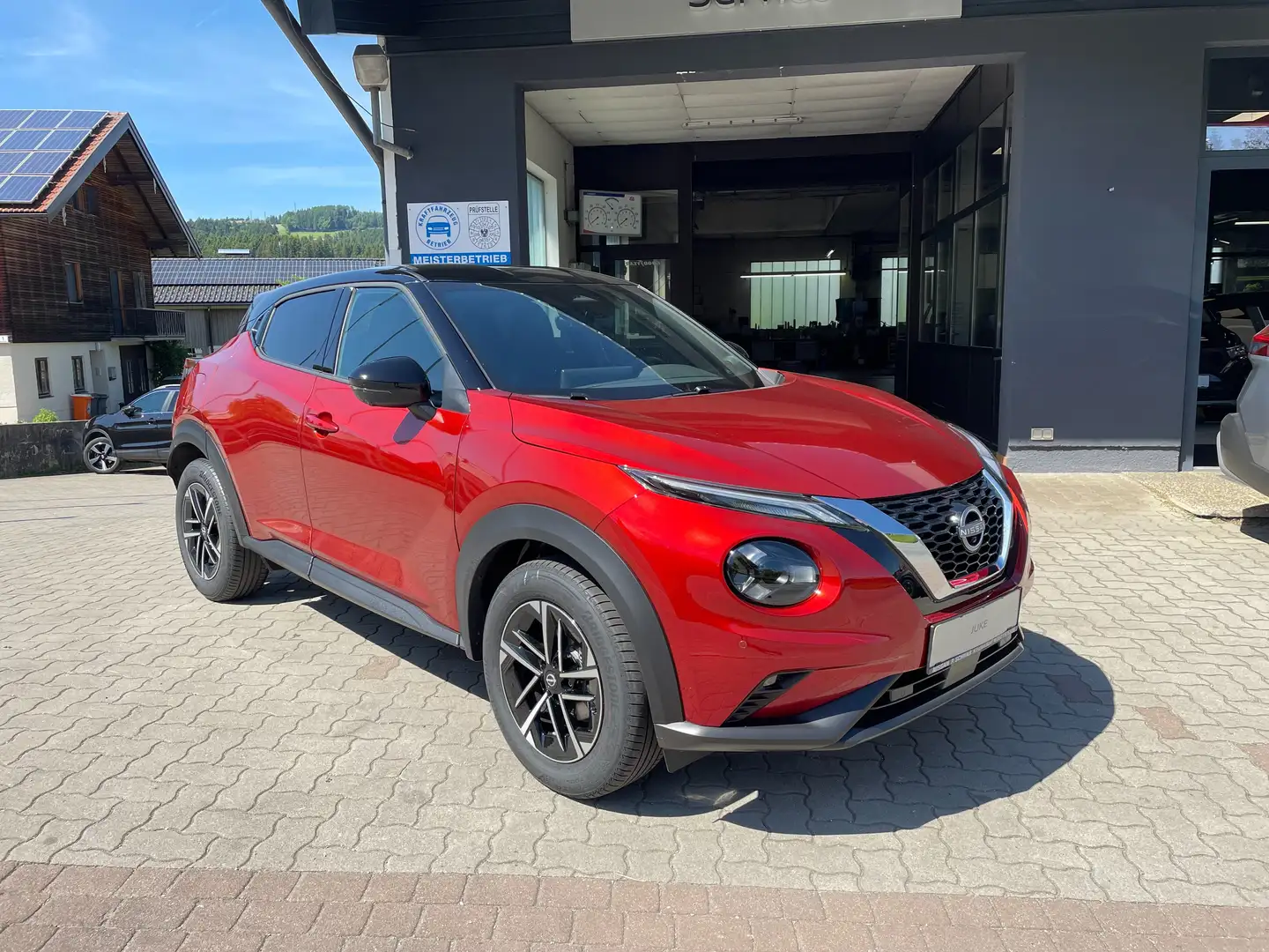 Nissan Juke 1,0 DIG-T N-Connecta+ mit Finanzg. EUR 24.990,-- Rot - 1