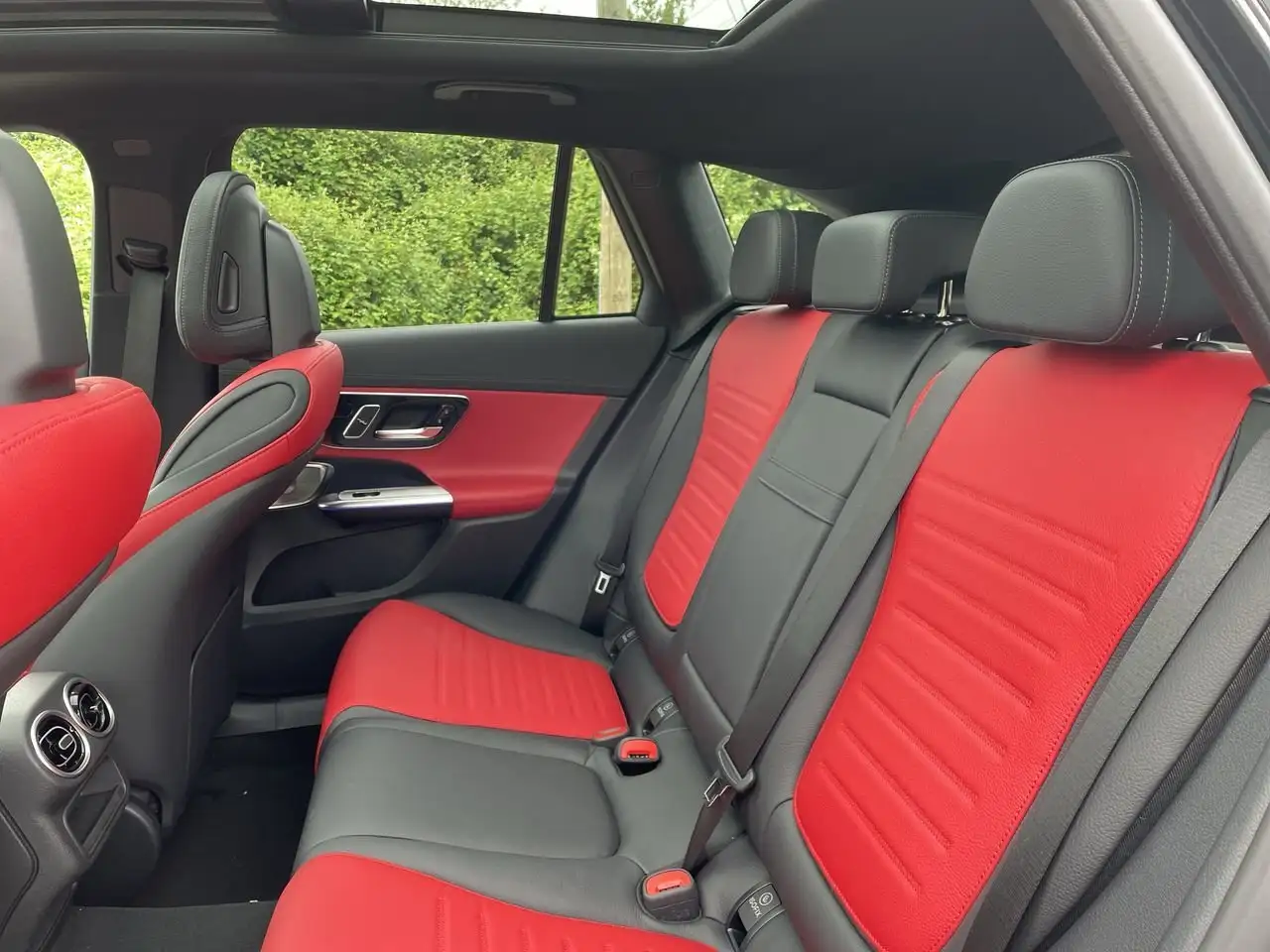 Mercedes-Benz GLC снимка Mercedes-Benz GLC