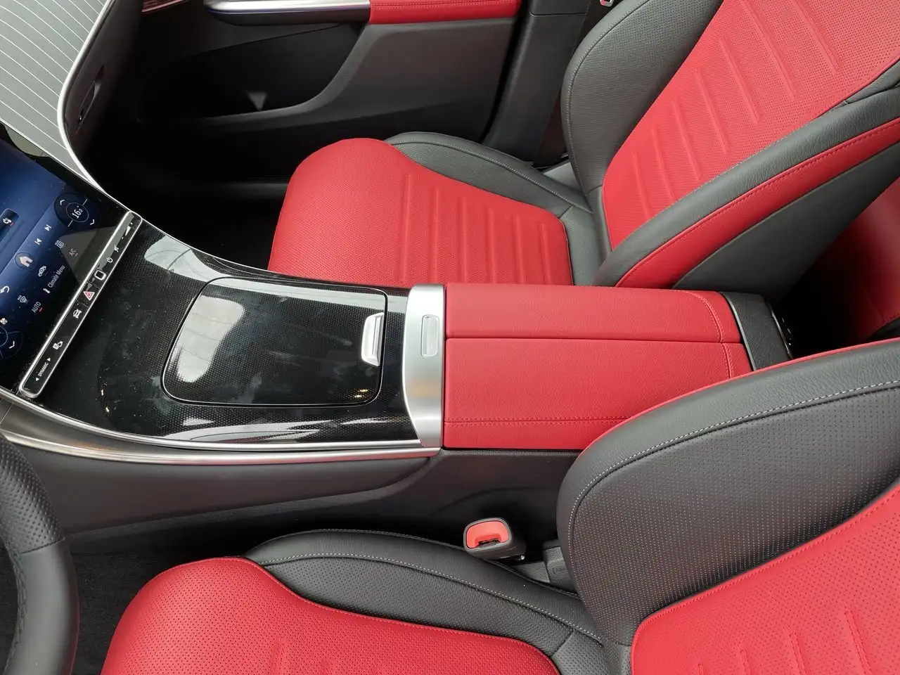 Mercedes-Benz GLC снимка Mercedes-Benz GLC