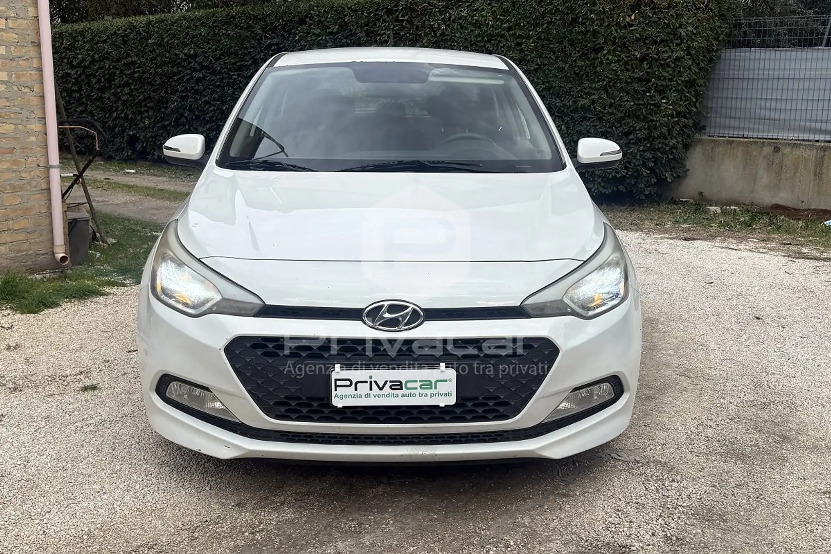 Hyundai i20 i20 1.1 CRDi 12V 5 porte Comfort Weiß - 2