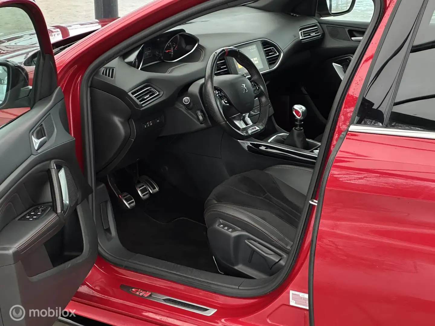 Peugeot 308 1.6 e-THP GTi 270 MAXTON/19"/PANO/SPERDIF/DAB Rouge - 2