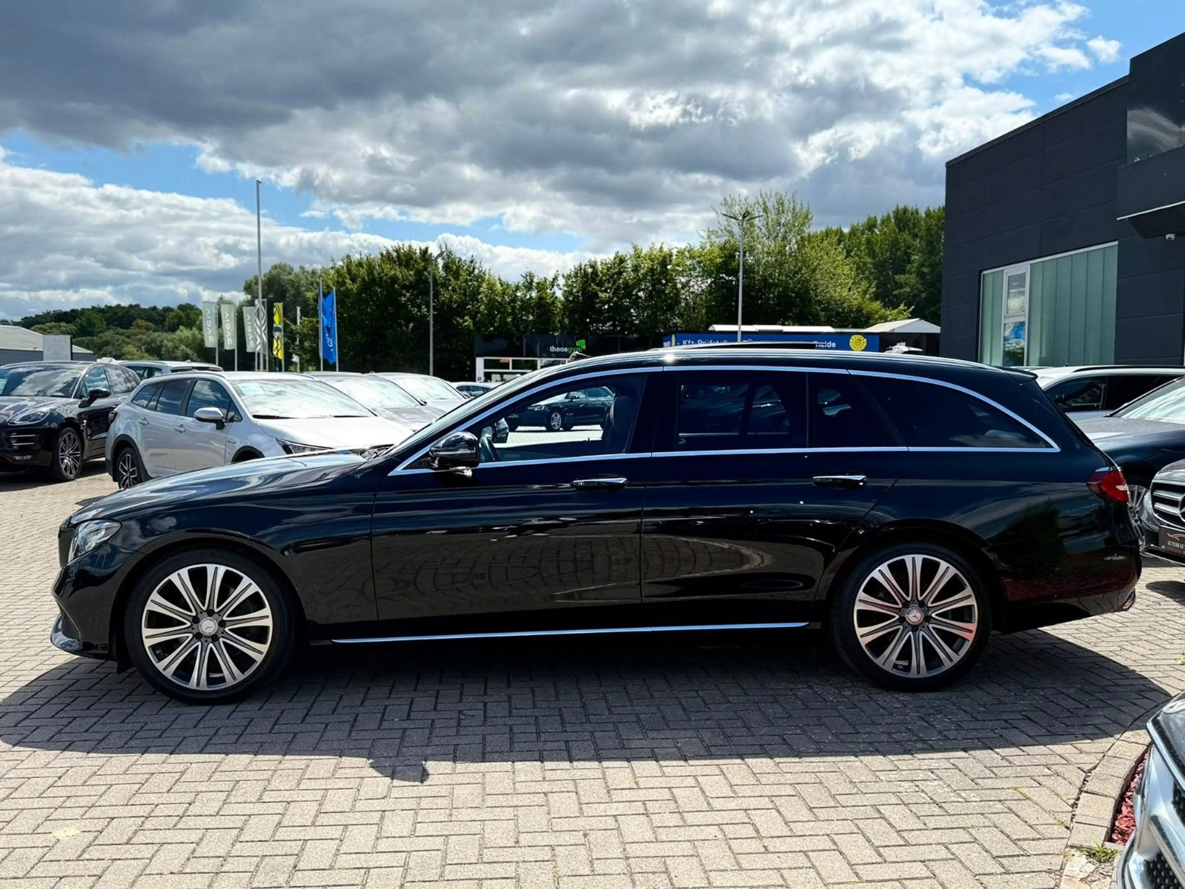 Mercedes-Benz E 250 CGI T 9G-TRONIC"AVANTGARDE"PANO*STANDH.*360 — photo 10