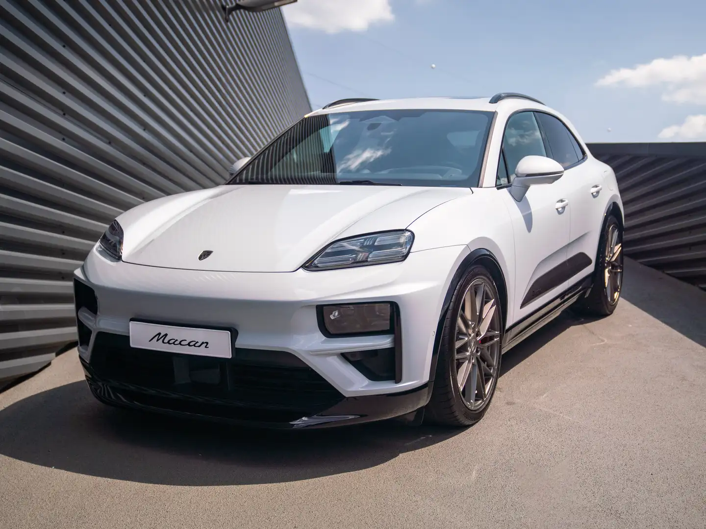 Porsche Macan e-Macan 100 kWh Turbo Gris - 1