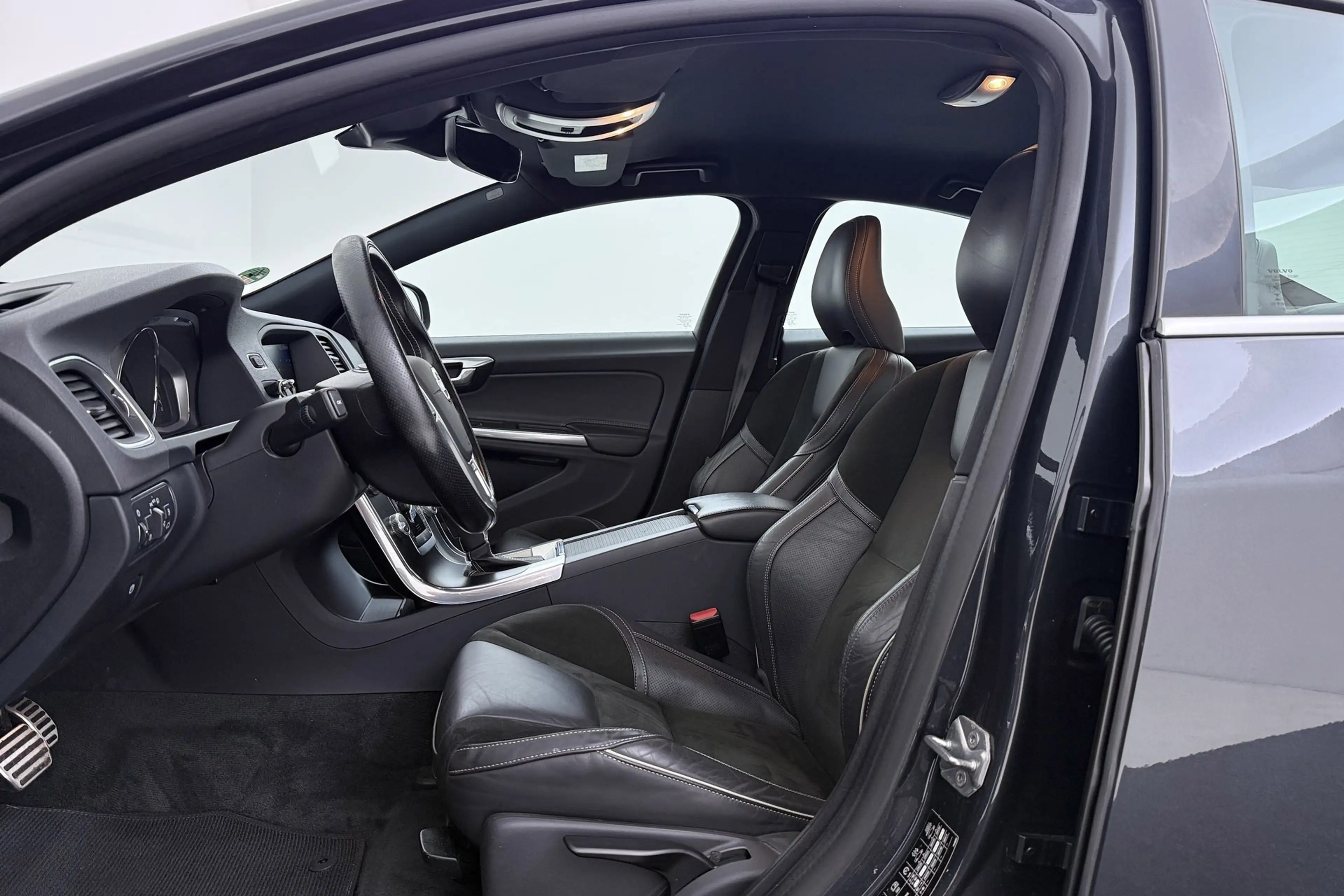 Volvo S60 1.5 T3 Nordic+ | Trekhaak | Org NL | Dealer Ond. | — photo 3