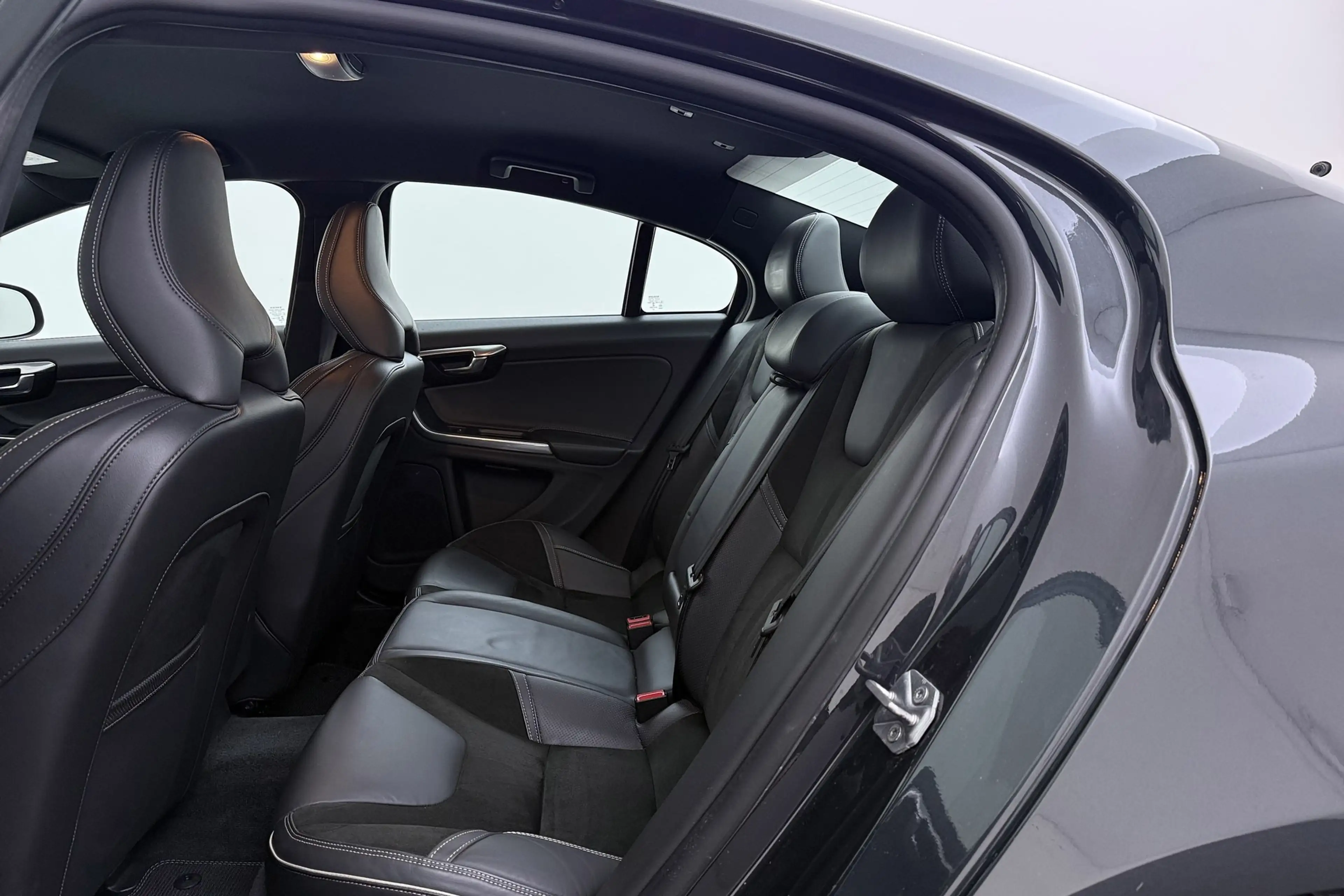 Volvo S60 1.5 T3 Nordic+ | Trekhaak | Org NL | Dealer Ond. | — photo 16