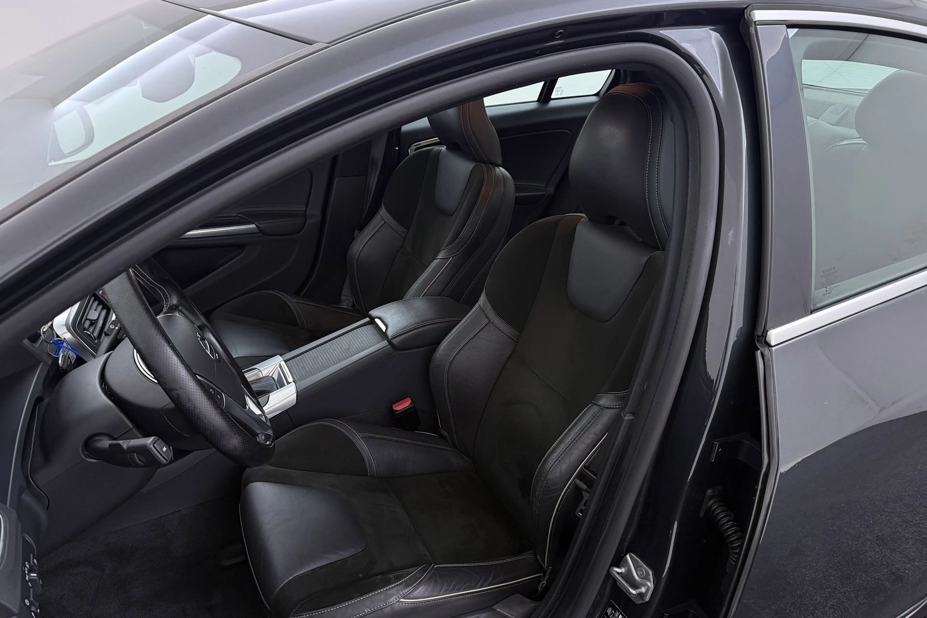 Volvo S60 1.5 T3 Nordic+ | Trekhaak | Org NL | Dealer Ond. | — photo 7