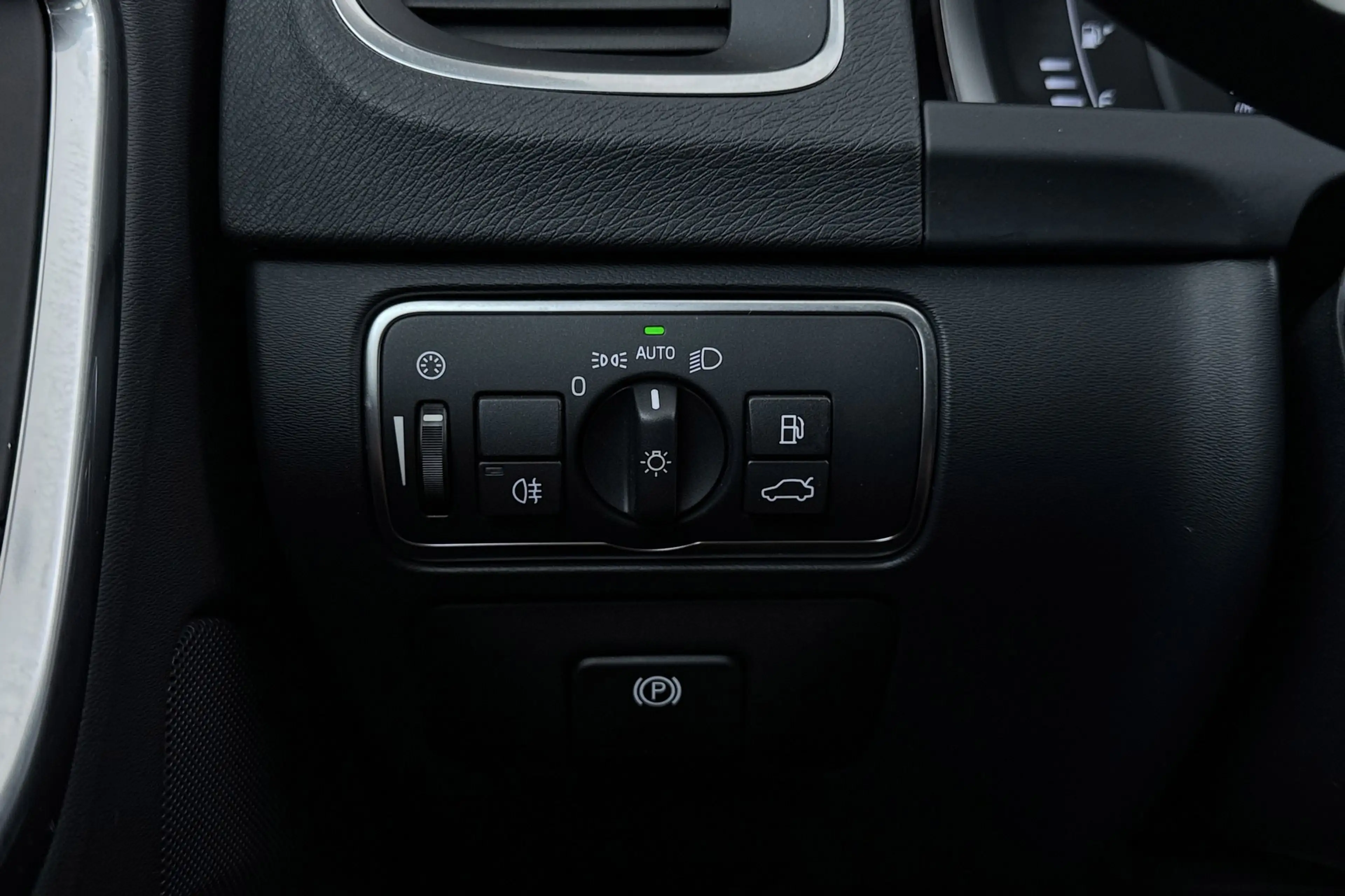 Volvo S60 1.5 T3 Nordic+ | Trekhaak | Org NL | Dealer Ond. | — photo 32