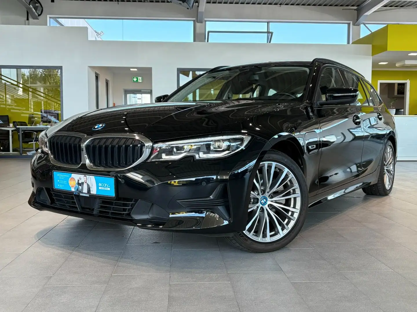 BMW 320 e Touring AHK*PDC*LED*Sport Boost* Schwarz - 1