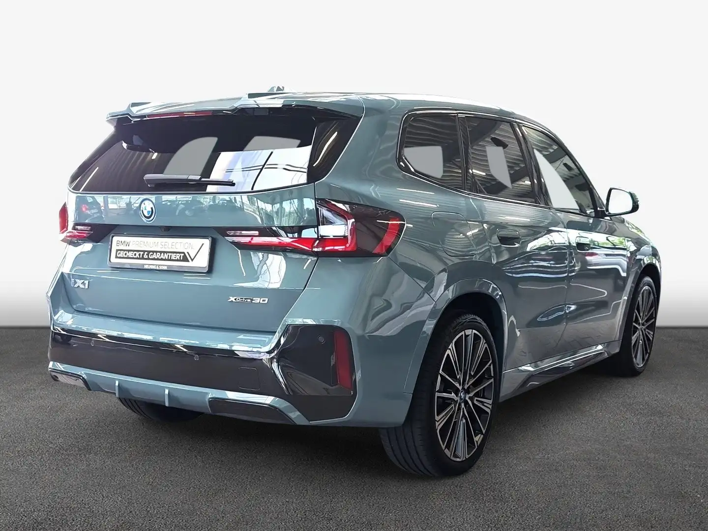 BMW iX1 xDrive30 M-Sport Head-Up DAB LED AHK Pano uvm. Grün - 2