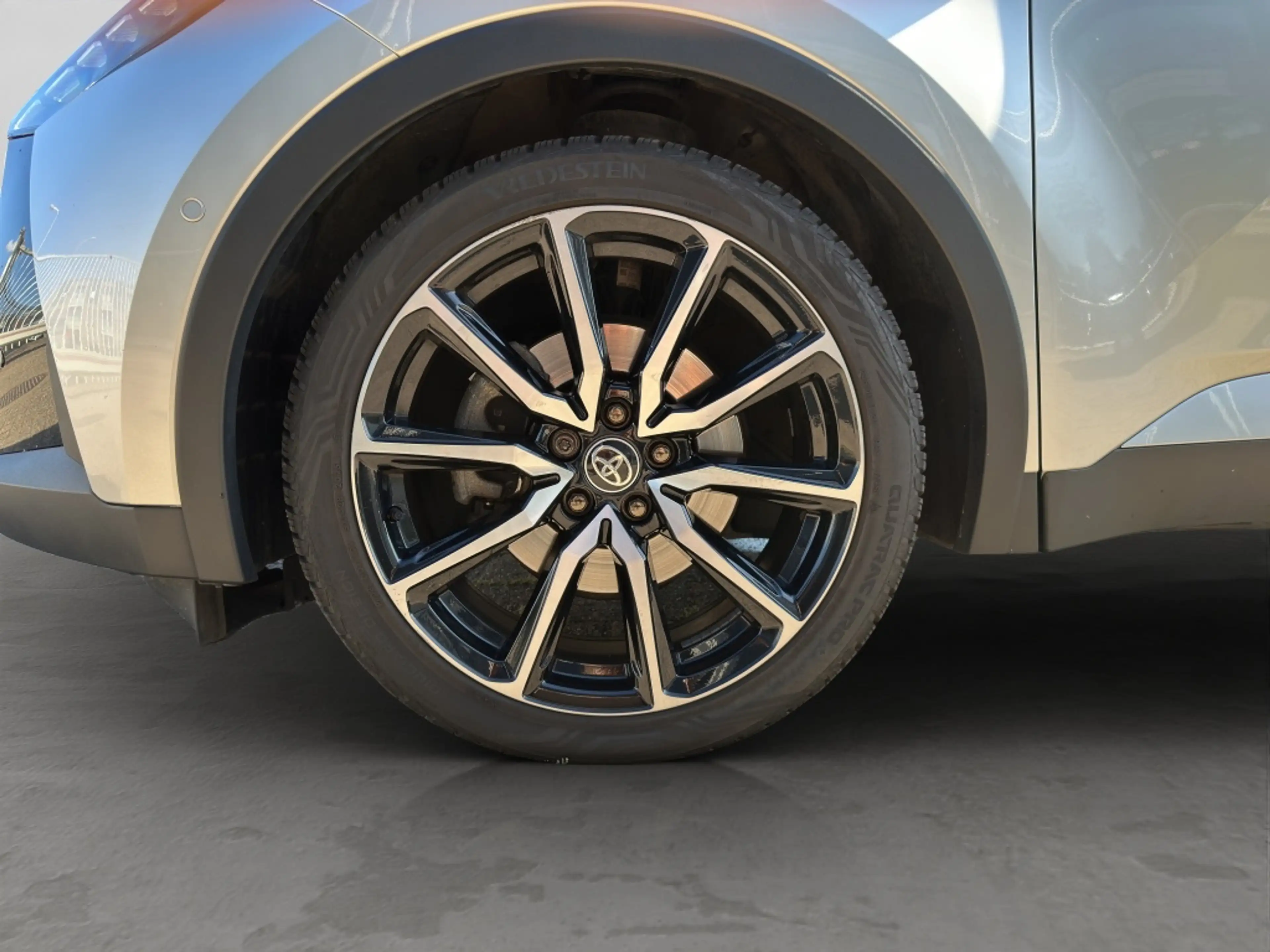 Toyota C-HR 2.0 Hyb 200 GR Pr AWD Pano JBL Led 360g — photo 11