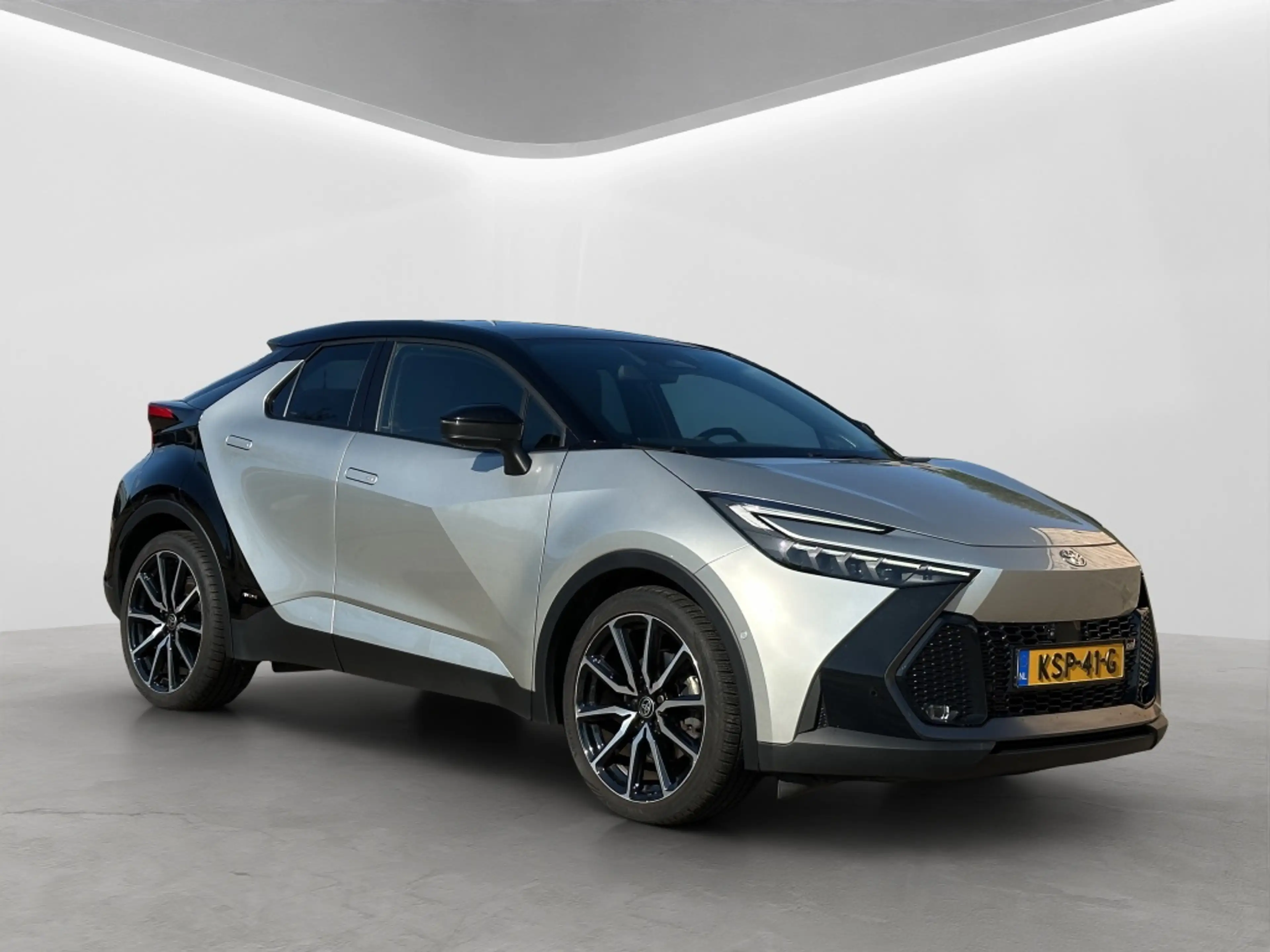 Toyota C-HR 2.0 Hyb 200 GR Pr AWD Pano JBL Led 360g — photo 9