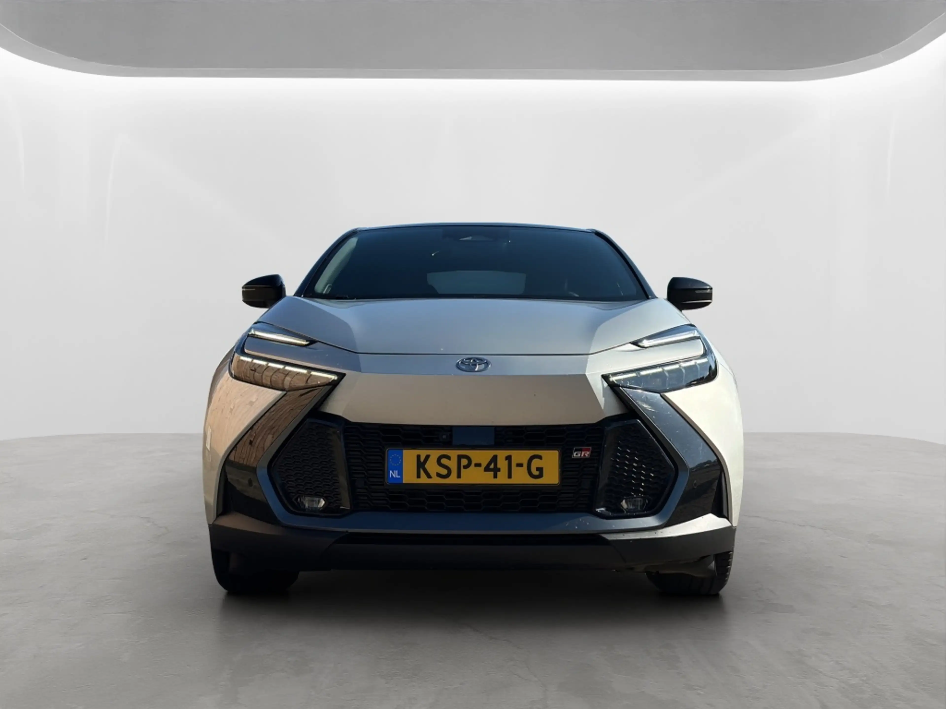 Toyota C-HR 2.0 Hyb 200 GR Pr AWD Pano JBL Led 360g — photo 10