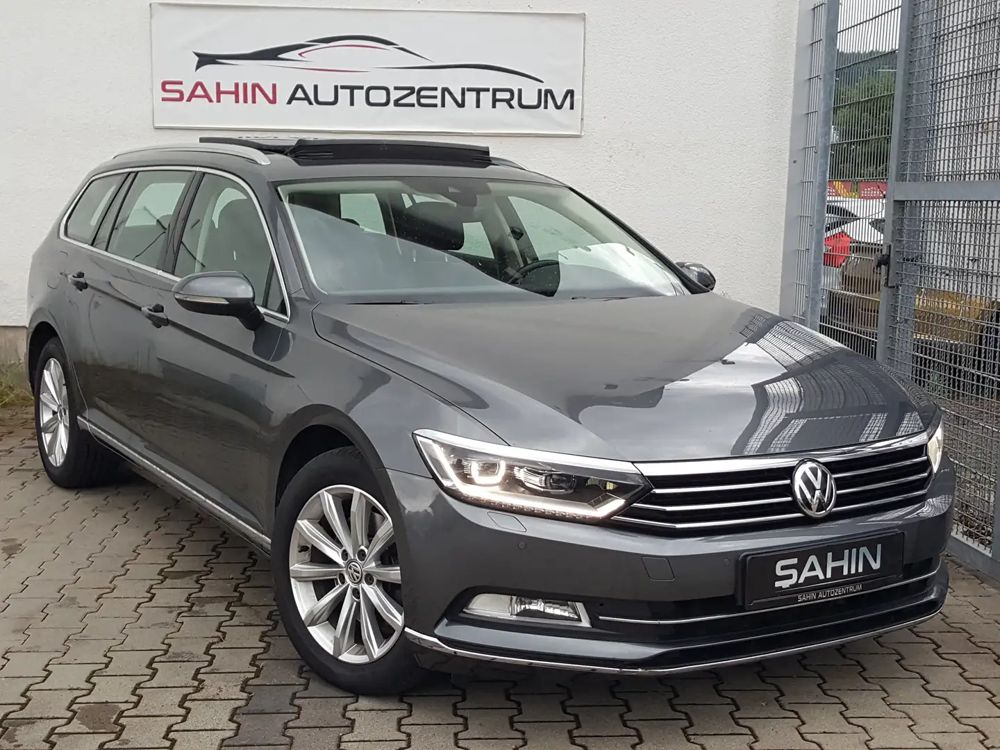 Volkswagen Passat Variant 2.0 TDI DSG Highline Stdhzg ACC Pano TOT+SPUR LED Grau - 2