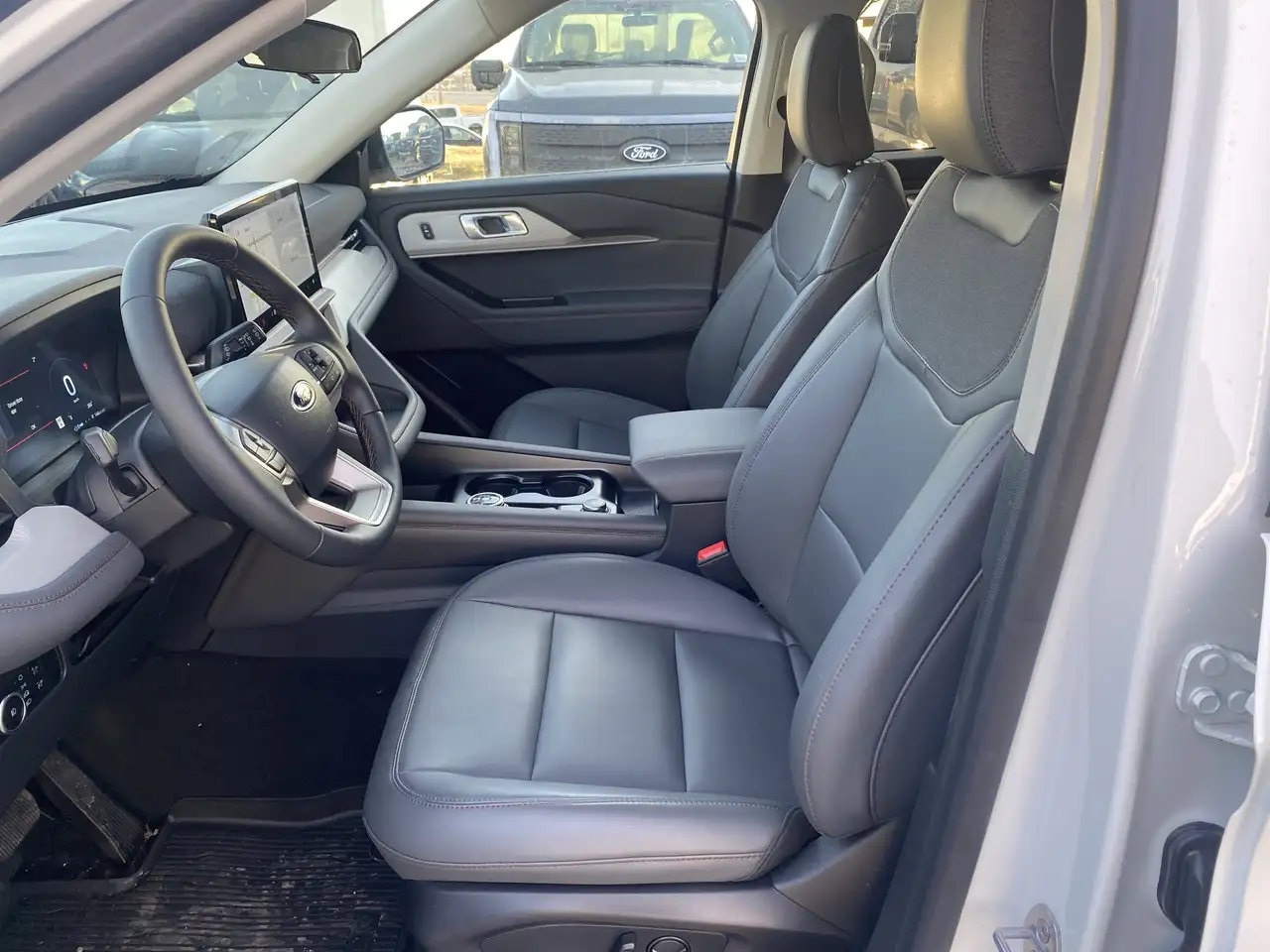 Ford Explorer снимка Ford Explorer