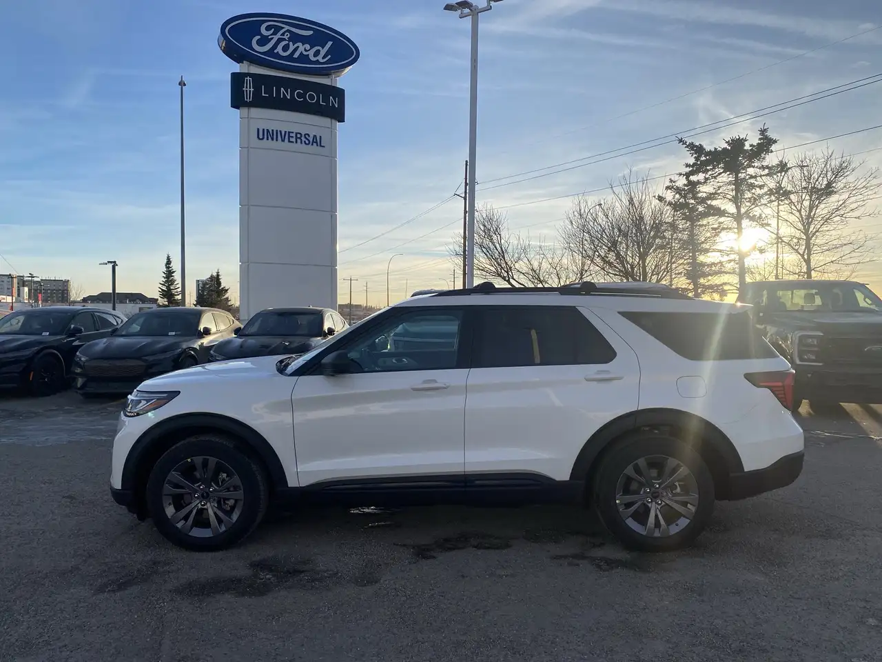 Ford Explorer снимка Ford Explorer