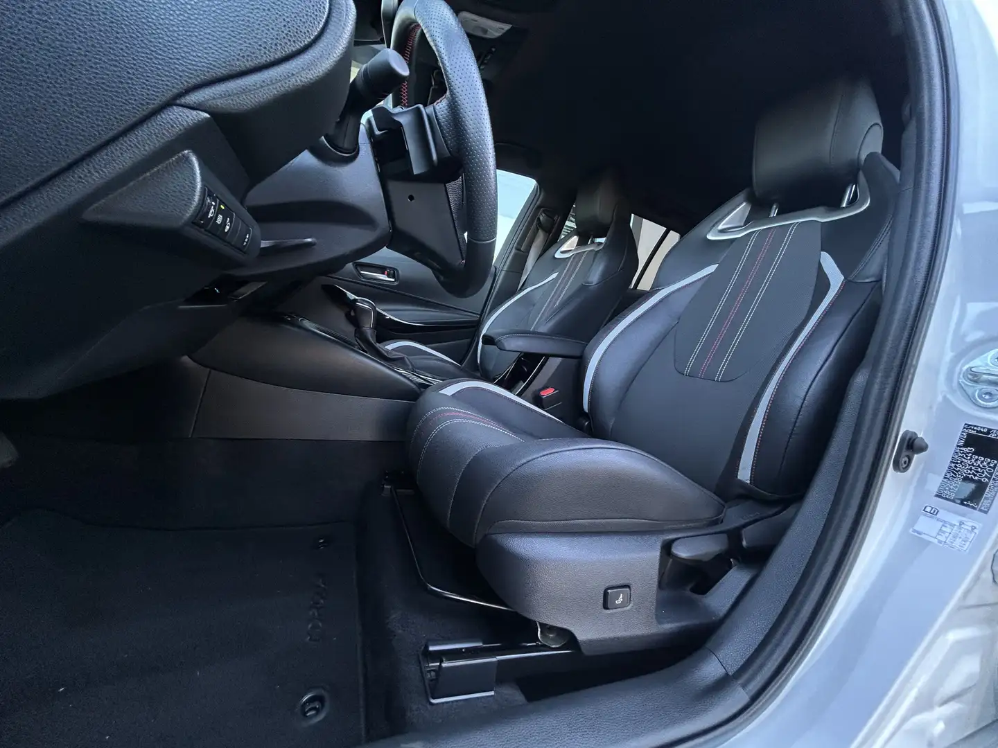 Toyota Corolla Touring Sports 2.0 Hybrid GR-Sport 180pk | Trekhaa Wit - 2