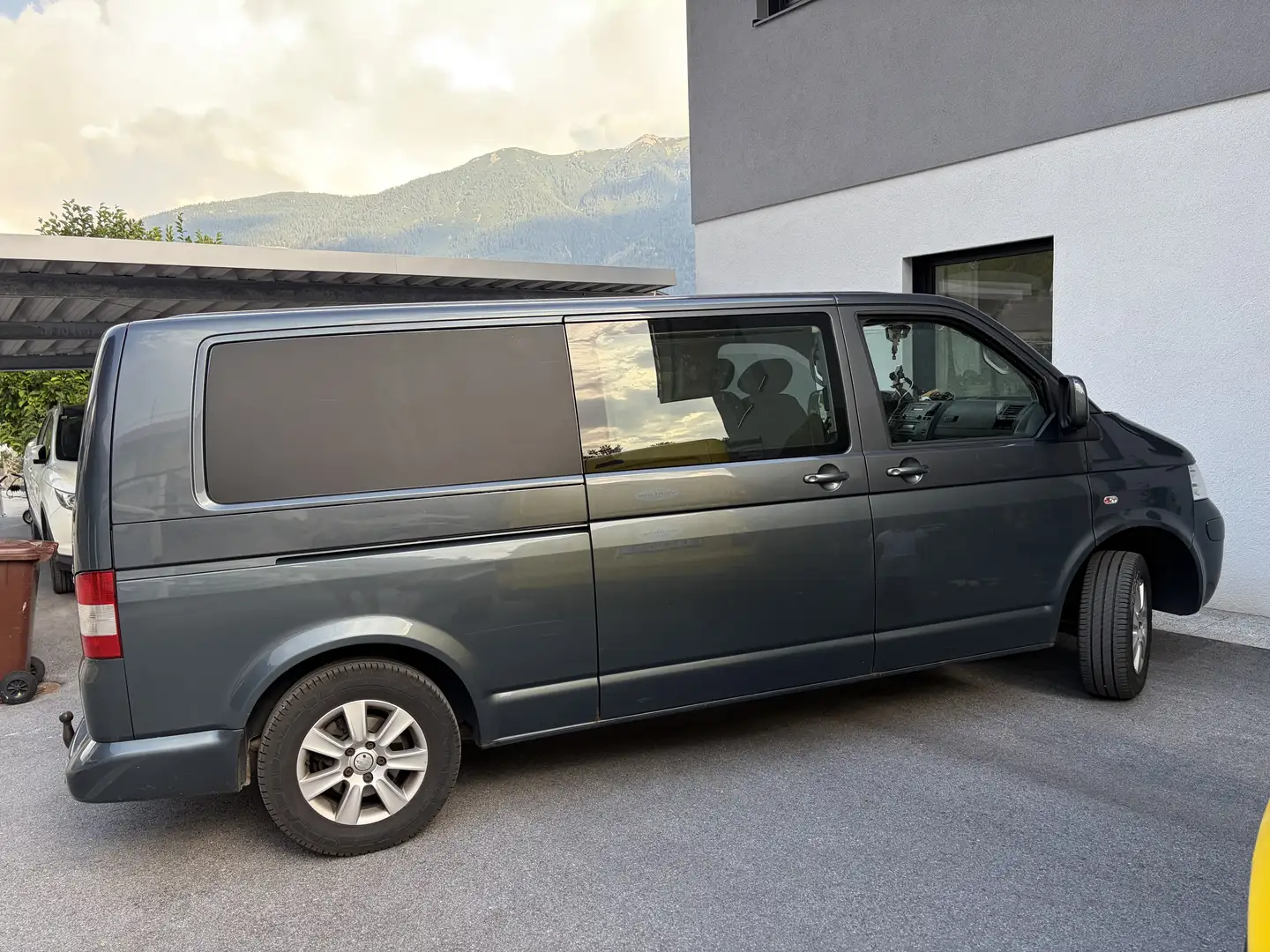Volkswagen T5 Caravelle Caravelle Comfort 2,5 TDI 4motion D-PF Comfort Grau - 2