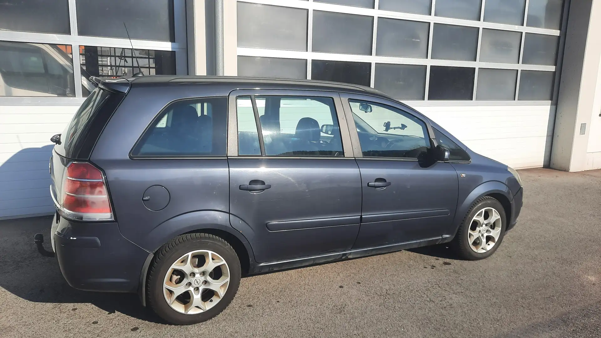 Opel Zafira Zafira Edition Plus 1,9 CDTI Edition Plus Grau - 2