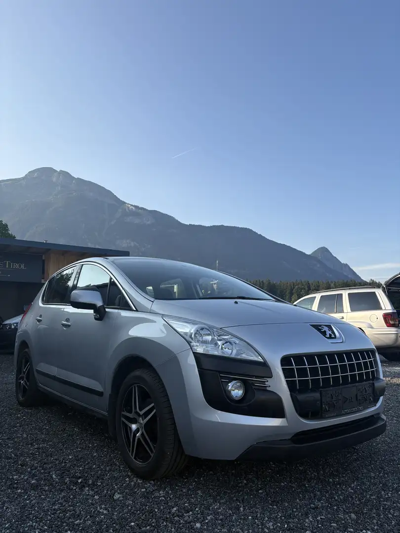 Peugeot 3008 1,6 HDi 110 FAP ASG6 Active Pro Grijs - 2