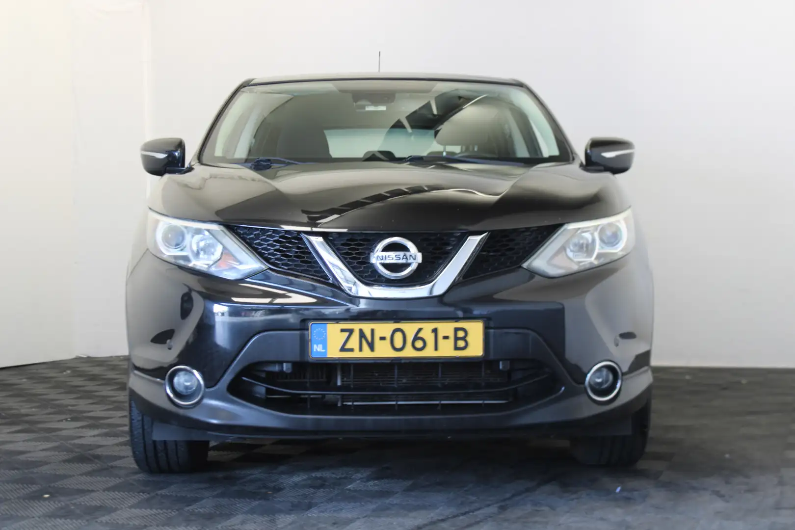 Nissan Qashqai 1.2 Connect Edition Zwart - 2