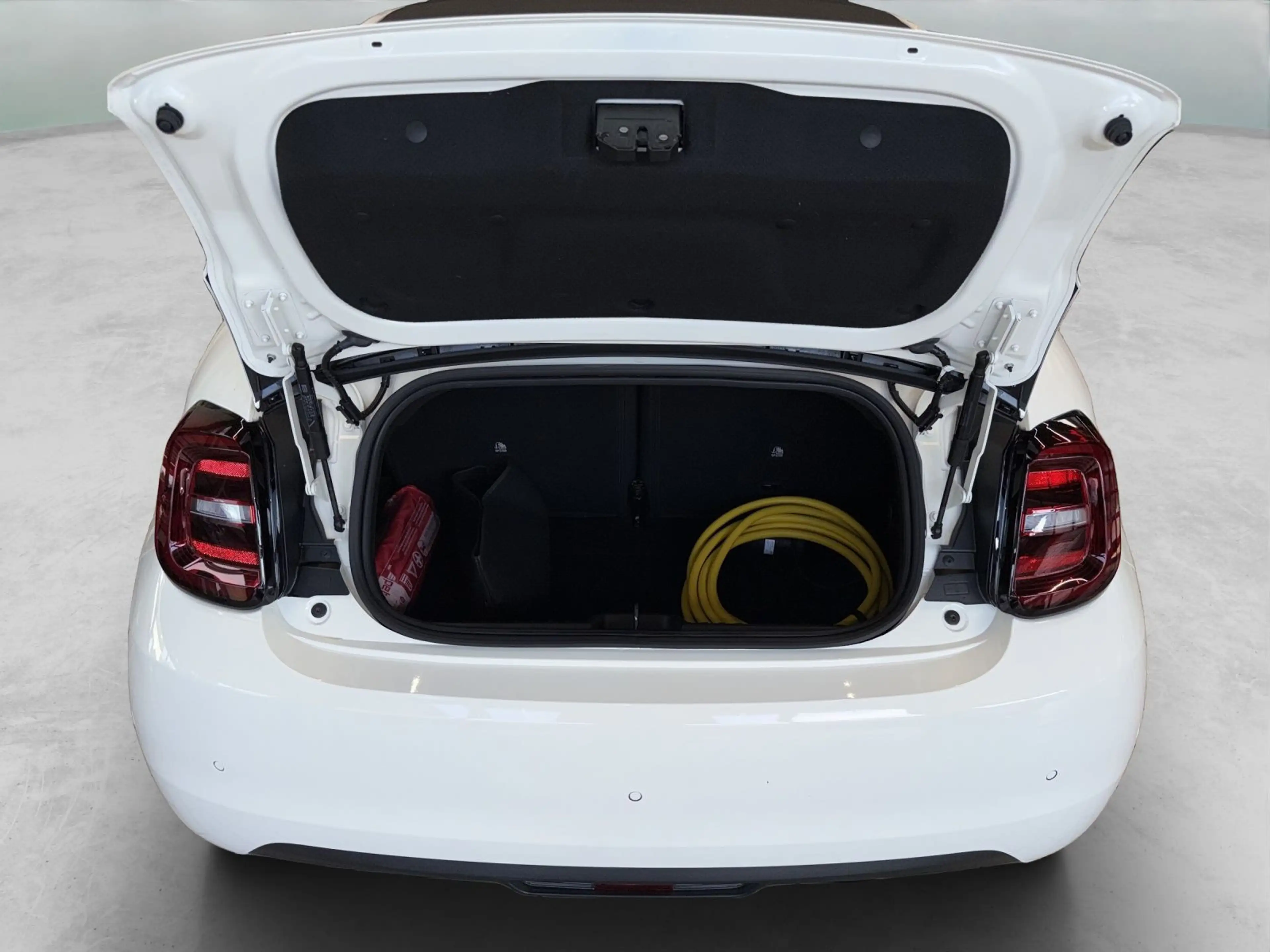 Fiat 500e Cabrio — photo 6