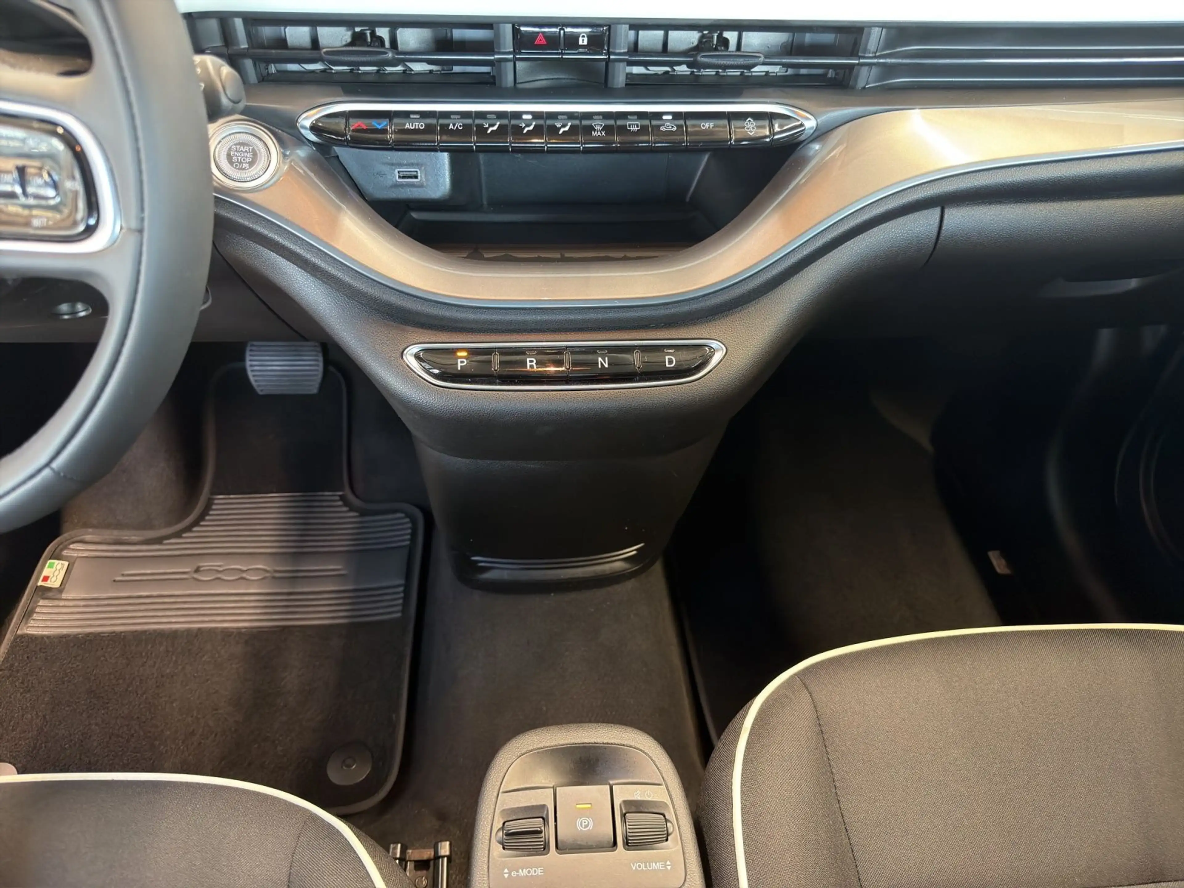 Fiat 500e Cabrio — photo 13