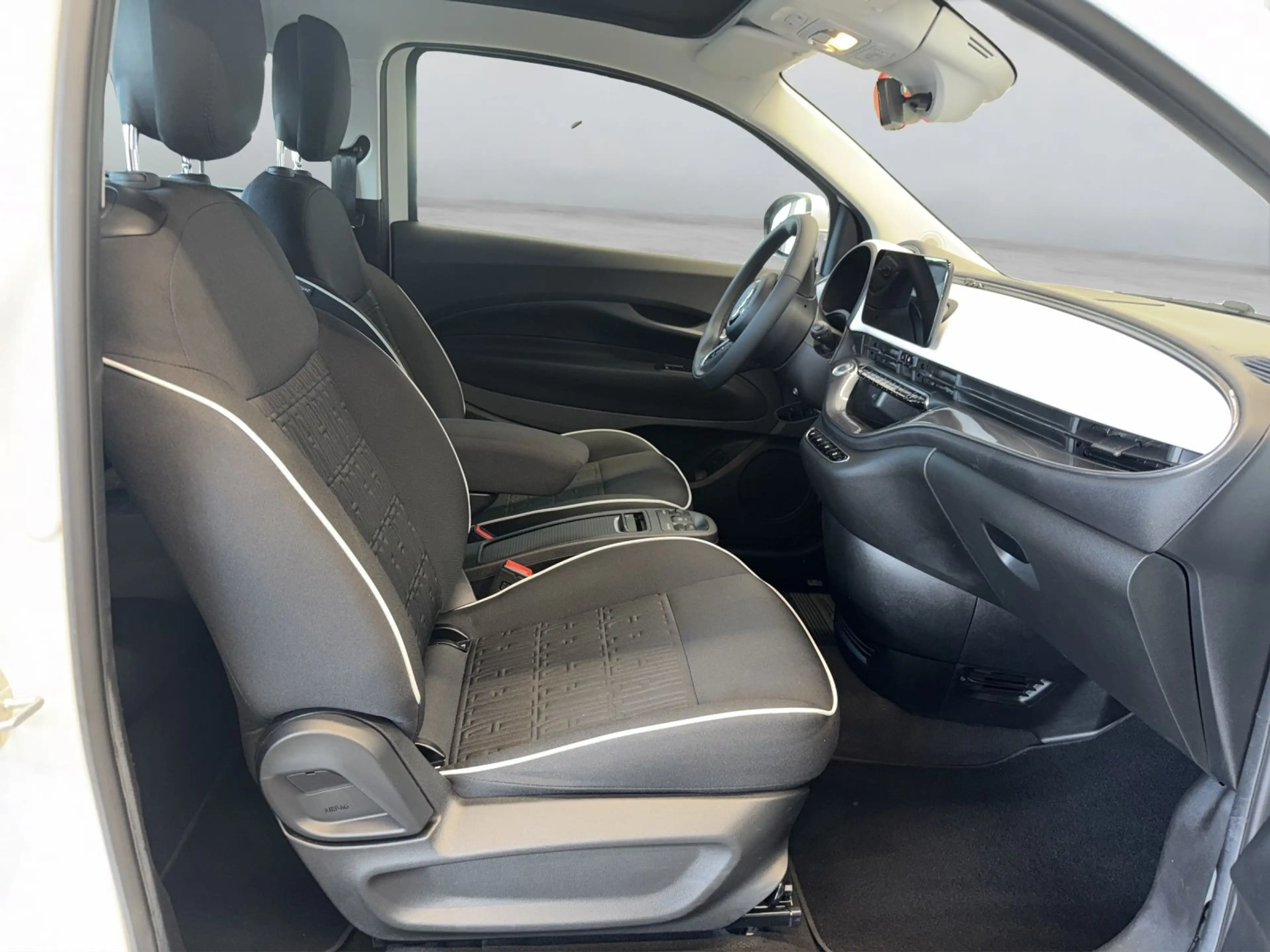 Fiat 500e Cabrio — photo 9