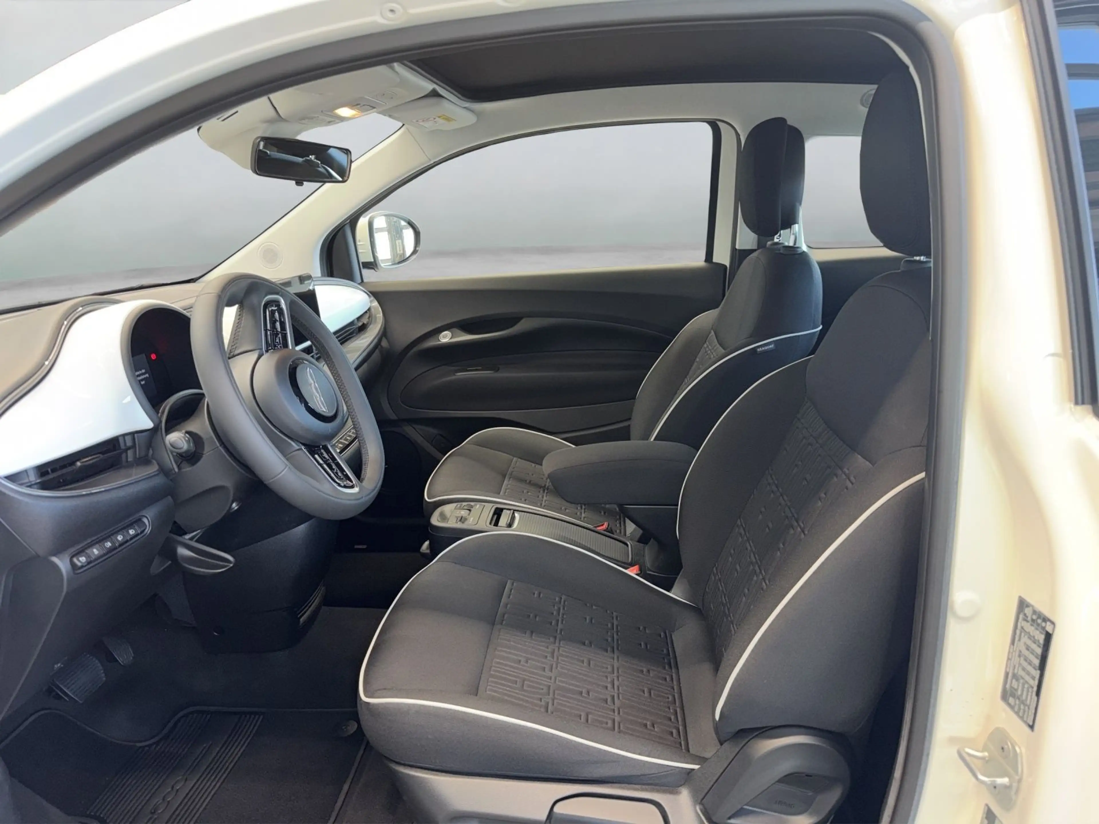 Fiat 500e Cabrio — photo 10