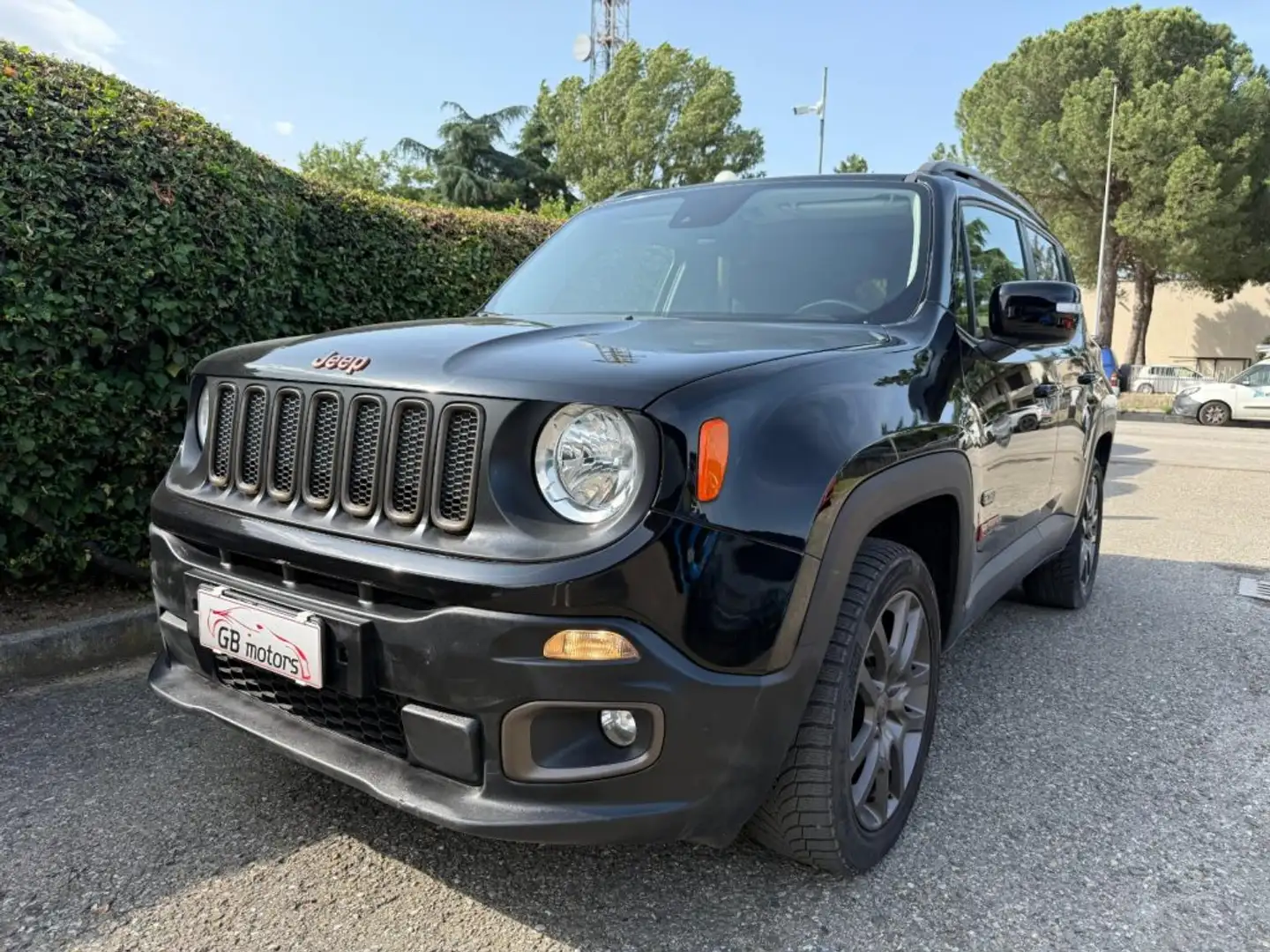 Jeep Renegade 2.0 Mjt 140CV 4WD Active Drive Low 75th Anniversar Zwart - 2