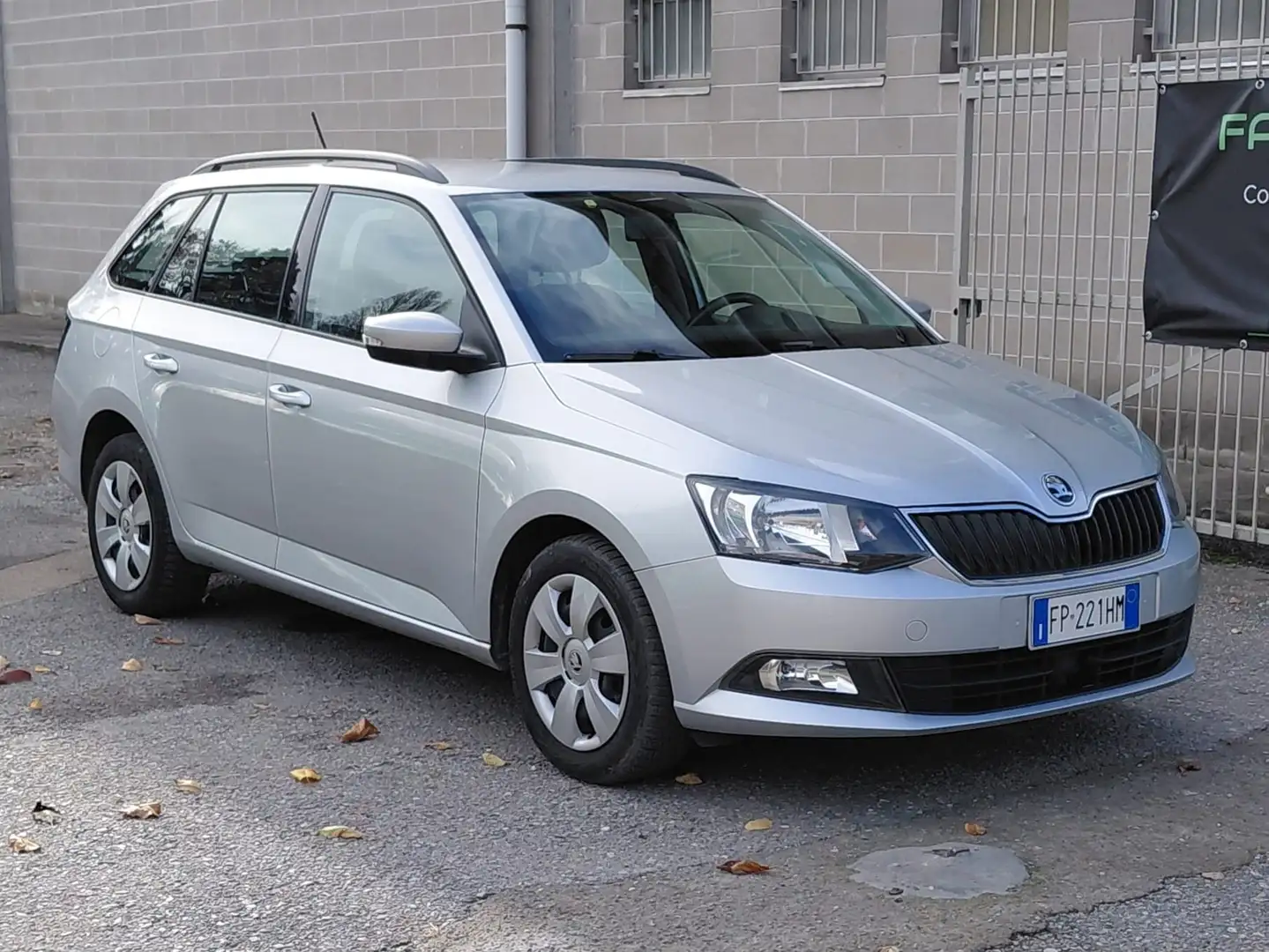 Skoda Fabia III Wagon Wagon 1.4 tdi (Neopatentati) Grigio - 2