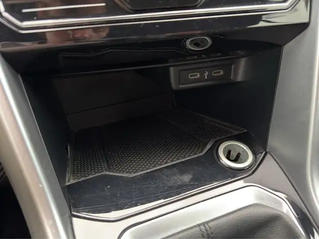 Volkswagen T-Roc view 15