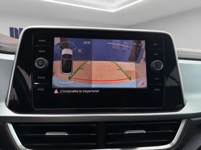 Volkswagen T-Roc view 10