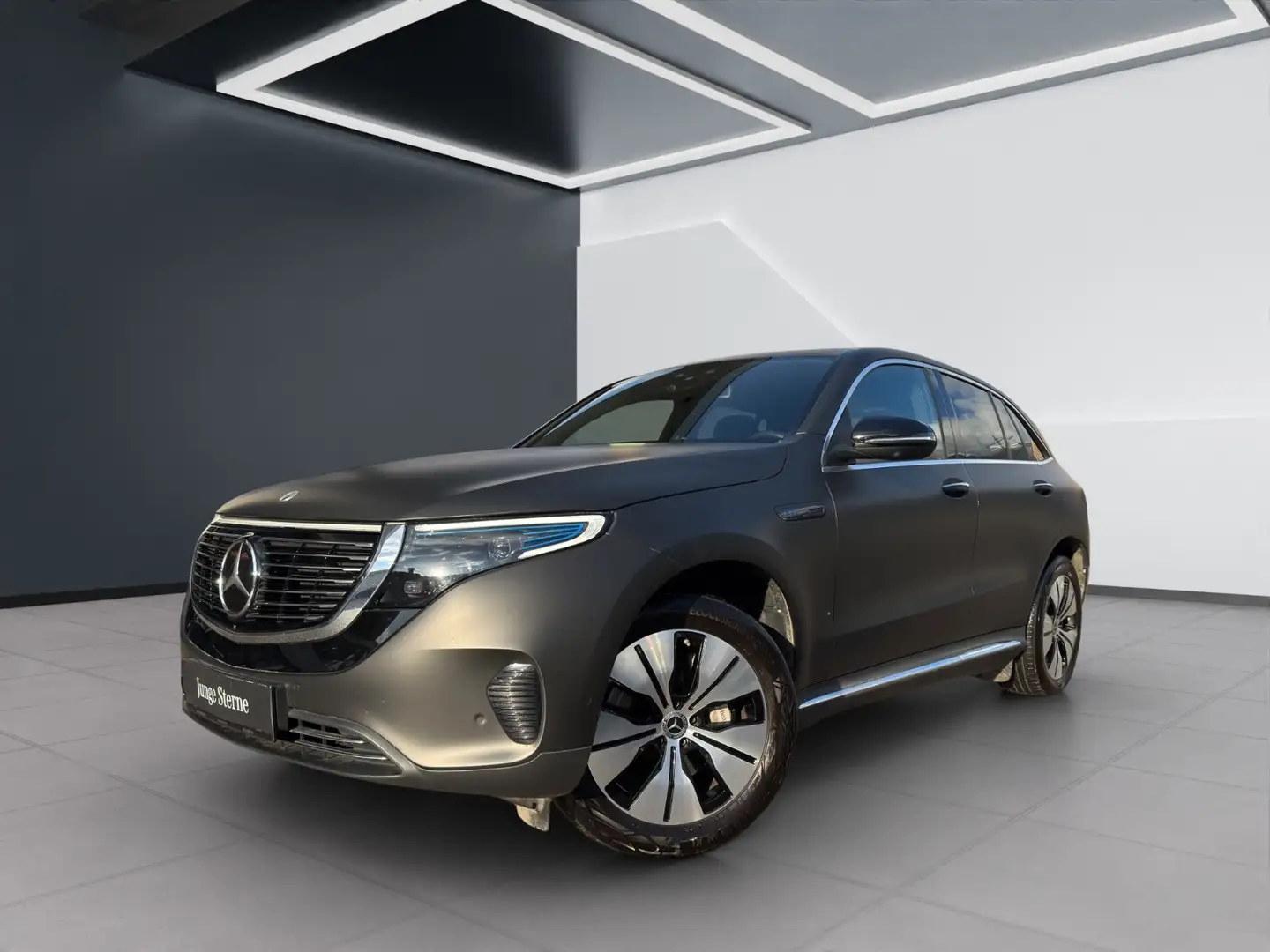 Mercedes-Benz EQC 400 400 4MATIC AMG Line Distr KeyGo PTS Shz Ambi Weiß - 2