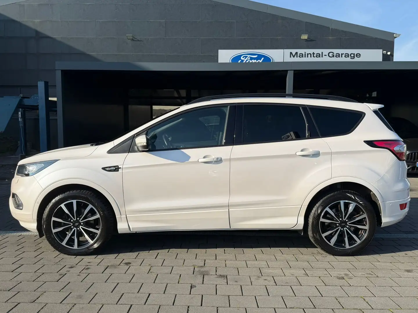 Ford Kuga ST-Line/Pano/SYNC3/HeckklElek/LenkHeiz/12VAnschl Weiß - 2